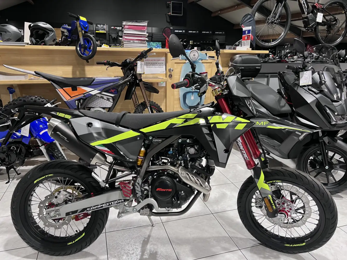 Fantic 125M Motard XMF 4T COMPETITION Noir - 1