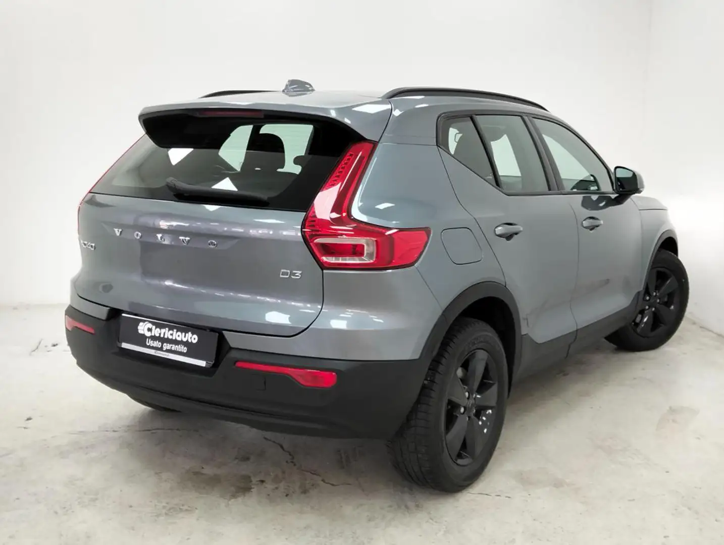Volvo XC40 D3 AWD Geartronic Momentum Grau - 2