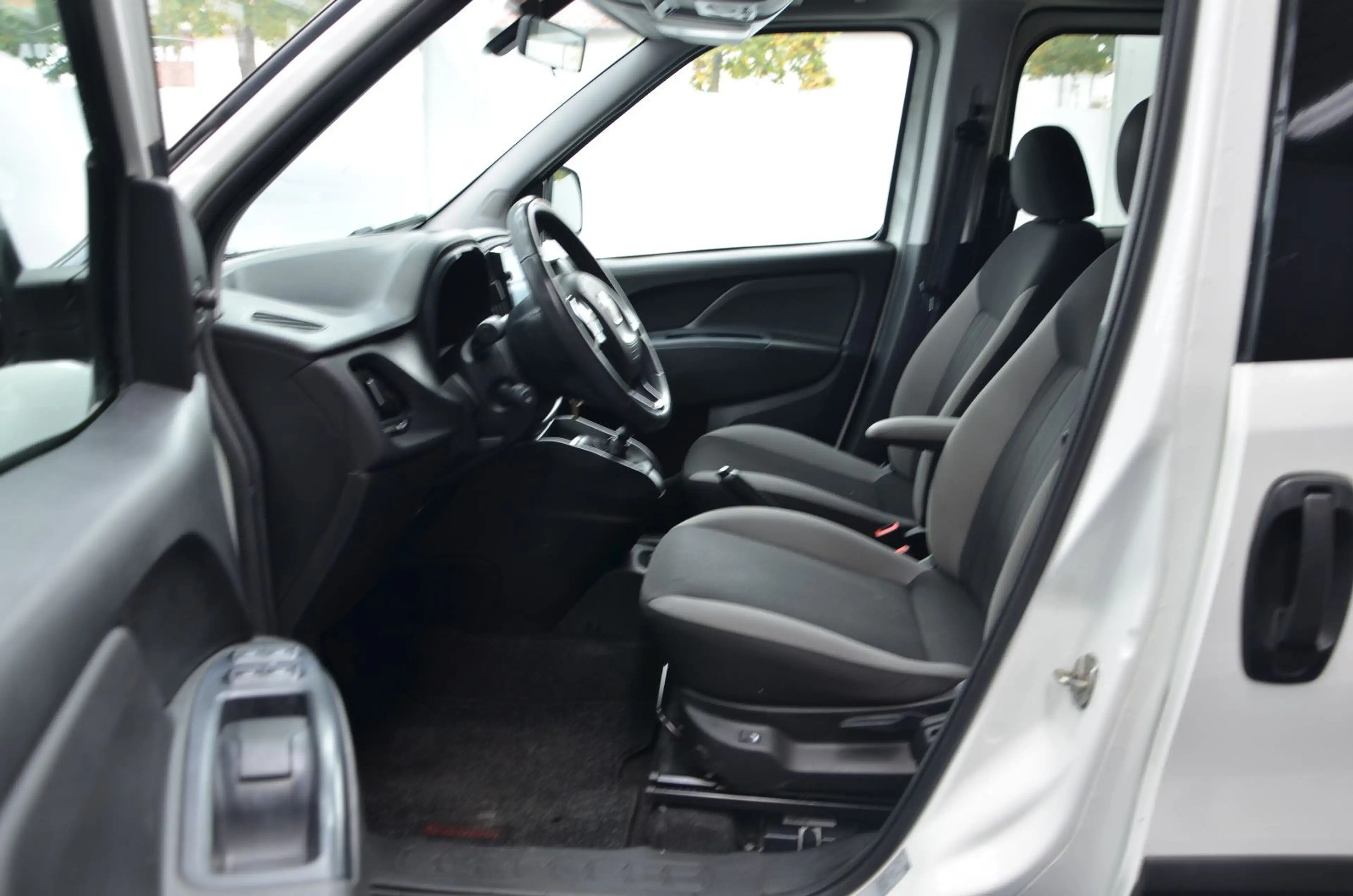 Fiat Doblo SX Maxi Kombi *5 SITZER*AHK*EXPORT*1.HAND! — photo 8