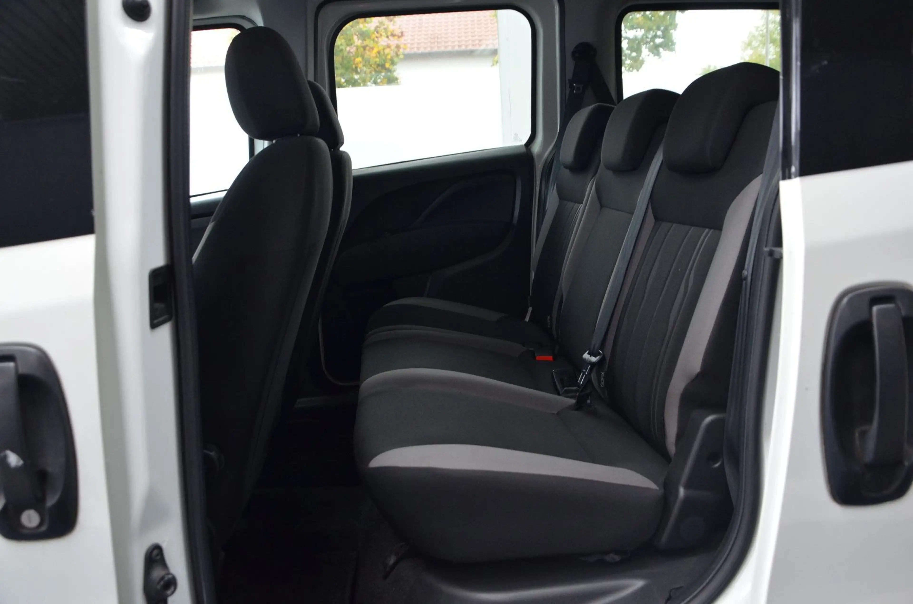 Fiat Doblo SX Maxi Kombi *5 SITZER*AHK*EXPORT*1.HAND! — photo 15