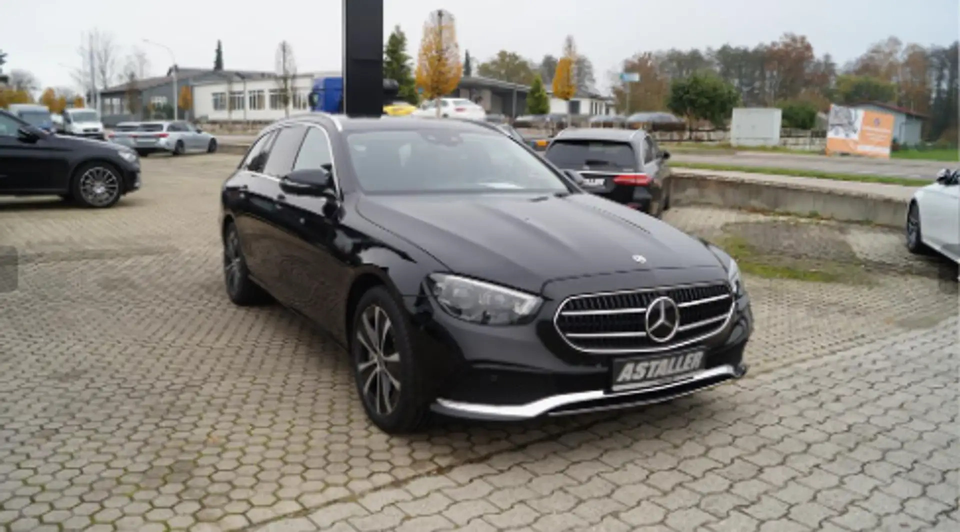 Mercedes-Benz MERCEDES-BENZ Clase E Familiar  Automático de 5 P Negro - 2