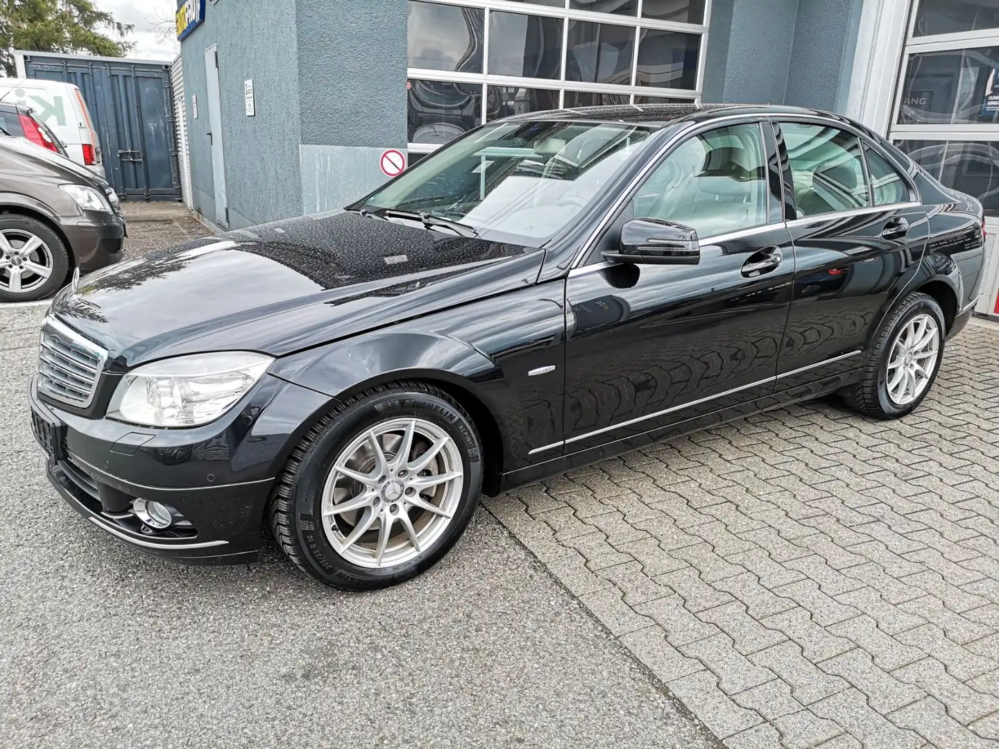 Mercedes-Benz C 200 Kompressor Automatik Vollledersitze ALU Schwarz - 1