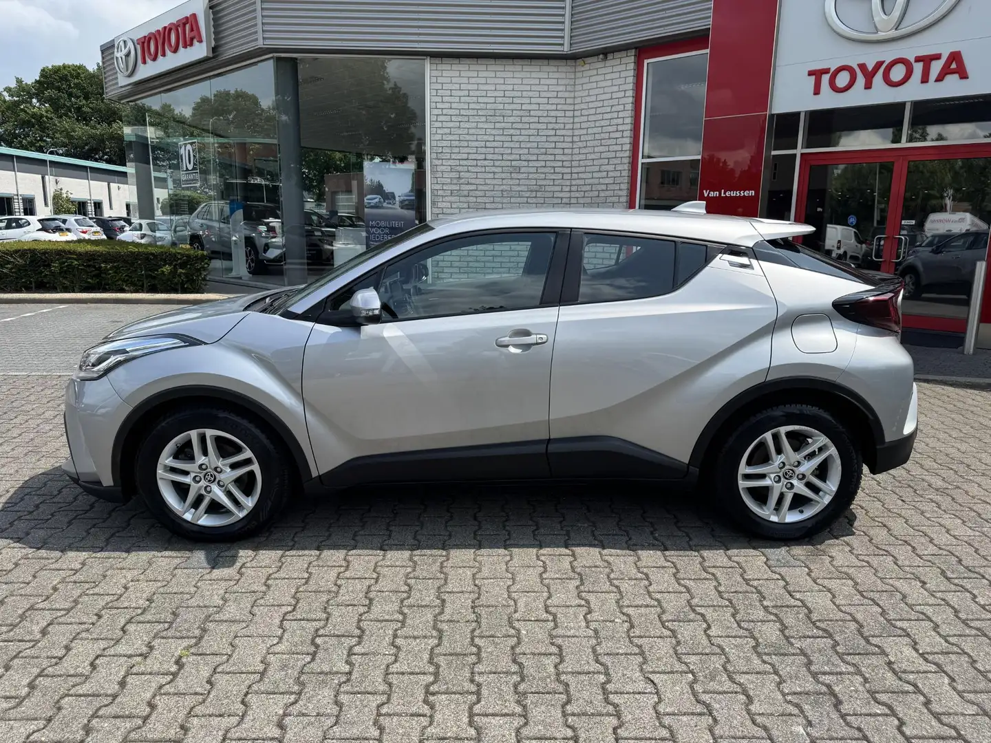 Toyota C-HR 1.8 HYBRID LM-VELGEN NAVI PARKCAMERA PARKSENSOREN Zilver - 2