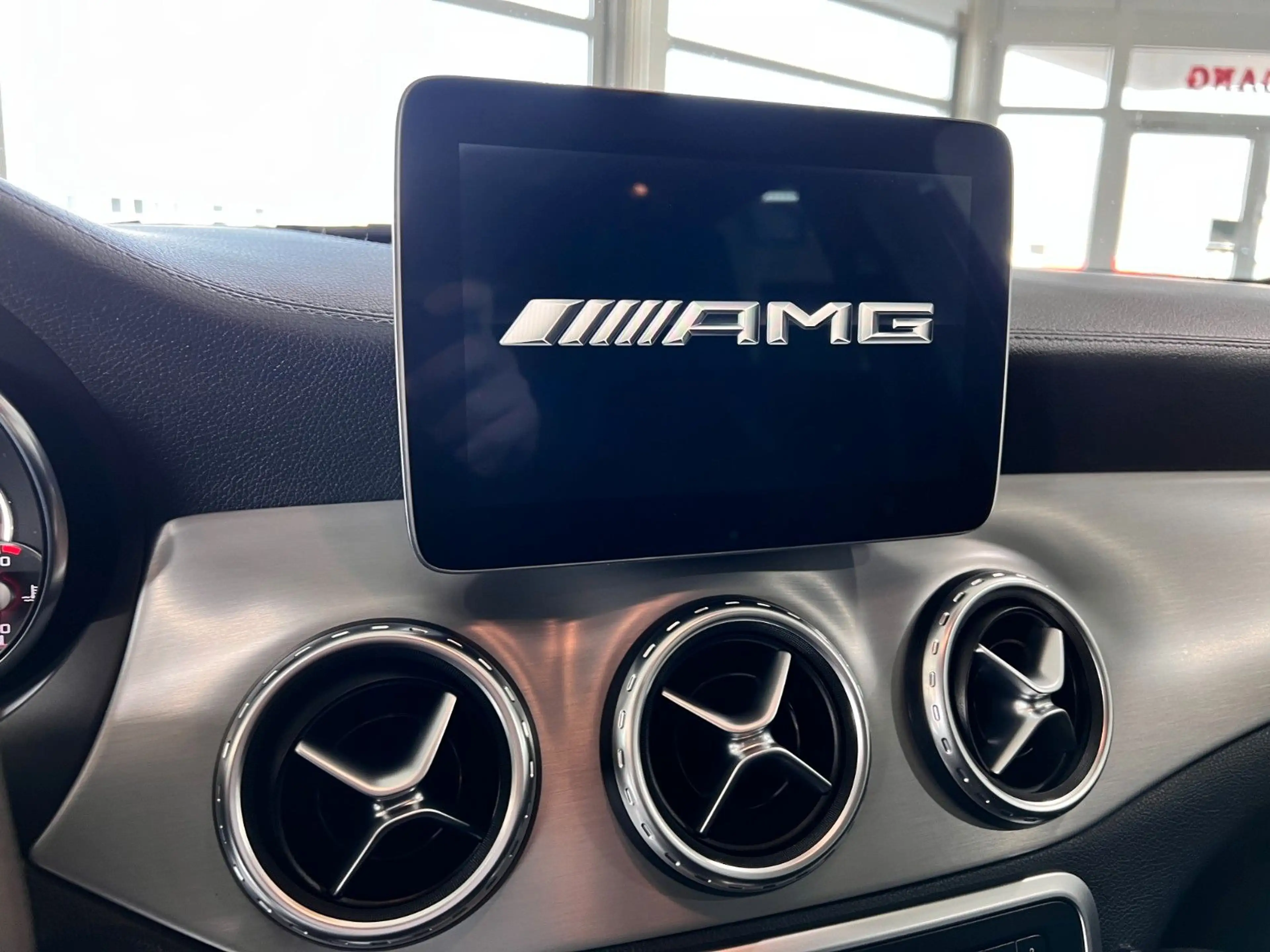 Mercedes-Benz GLA 45 AMG 4M | H/K | PANO | MEMORY | KAMERA — photo 11