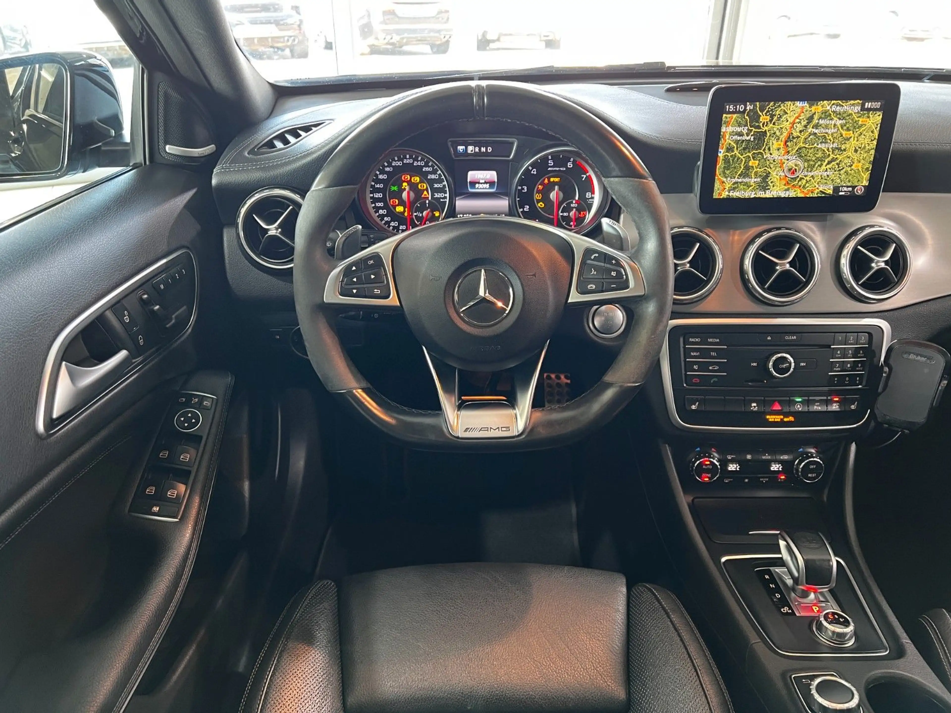 Mercedes-Benz GLA 45 AMG 4M | H/K | PANO | MEMORY | KAMERA — photo 10
