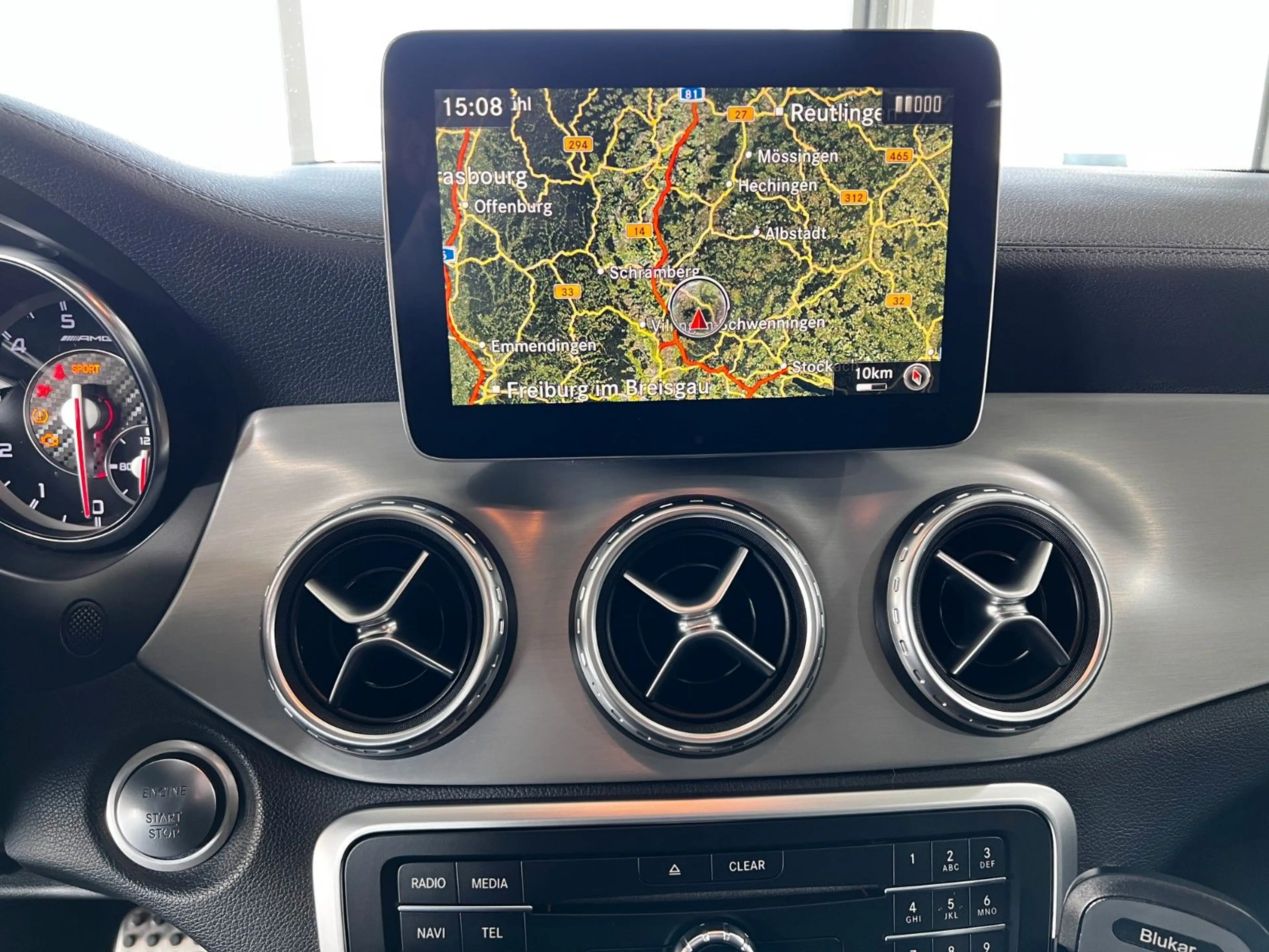 Mercedes-Benz GLA 45 AMG 4M | H/K | PANO | MEMORY | KAMERA — photo 12