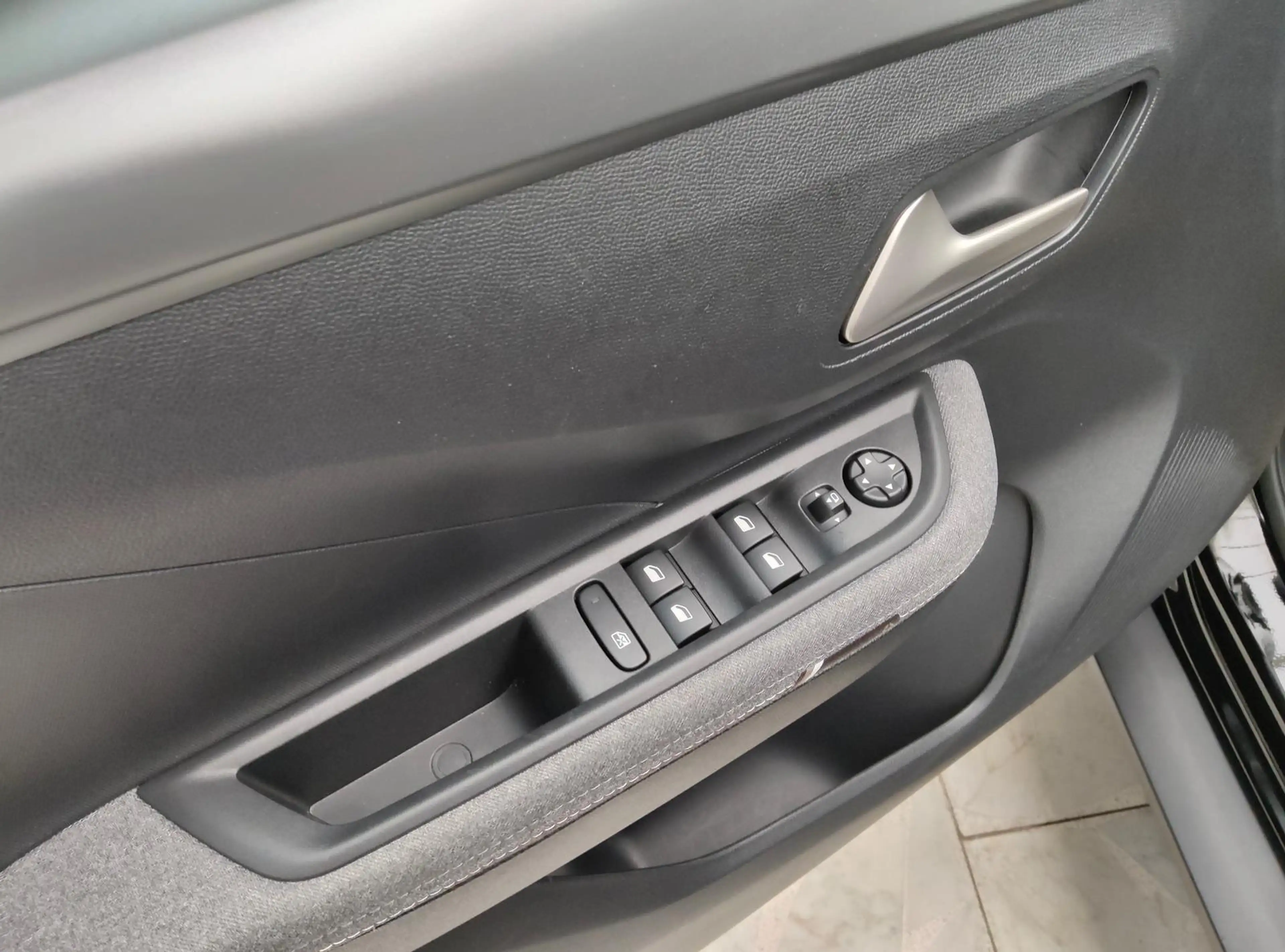 Opel Frontera Electric GS (Navigationssystem, Sitz-Lenkradheizun — photo 10