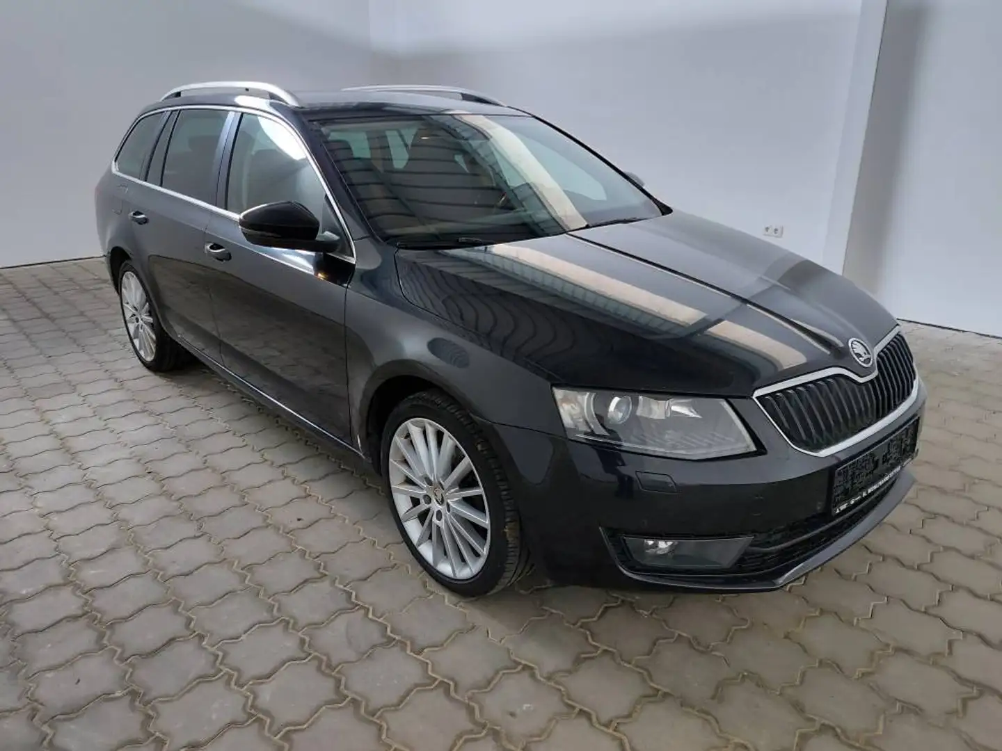 Skoda Octavia OCTAVIA TDI 1.9 Kombi Schwarz - 2