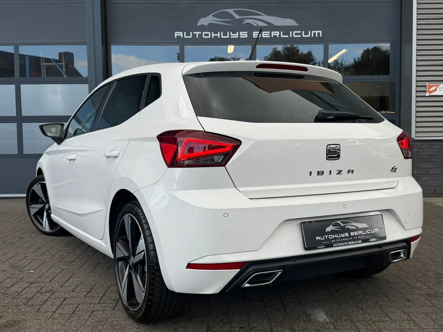 SEAT Ibiza 1.0 TSI FR Pano Navi Clima Cruise Keyless Wit - 2