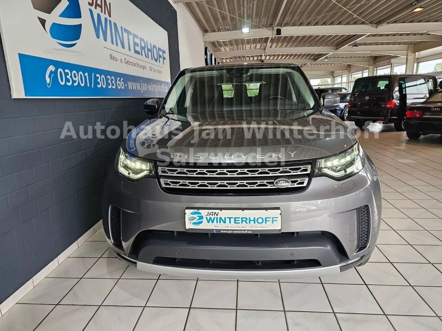 Land Rover Discovery 5 HSE TD6 LED PANO LEDER AHK MERIDIAN Grau - 2