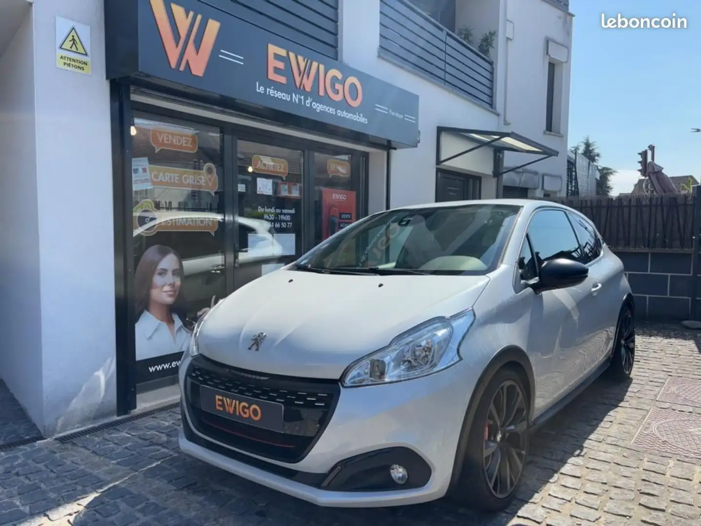Peugeot 208 GTI By Sport Blanc - 1