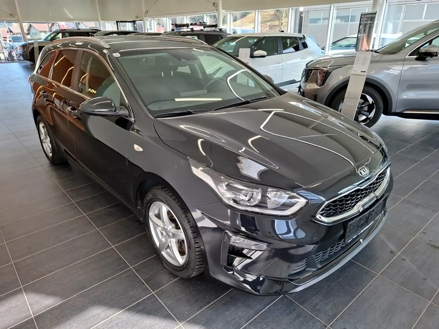 Kia Ceed SW / cee'd SW ceed SW 1,6 CRDi SCR ISG Silber 48V Schwarz - 2