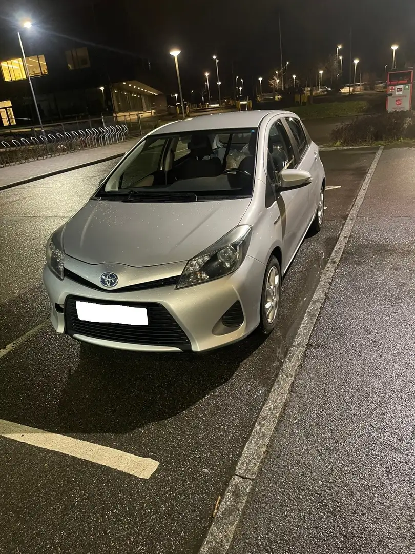 Toyota Yaris Yaris 1.5i VVT-i Hybrid Optimal Essent.(Fleet) Zilver - 1