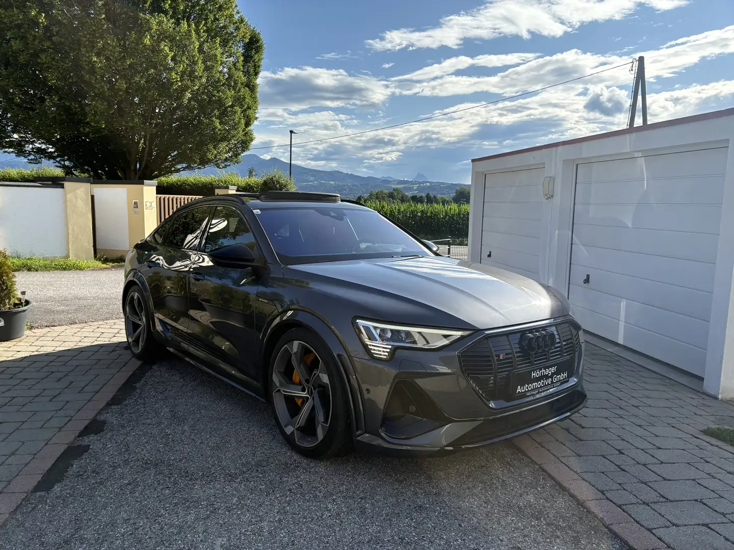 Audi e-tron S quattro TOP*VOLL*Pano*Werksgarantie* Grau - 2