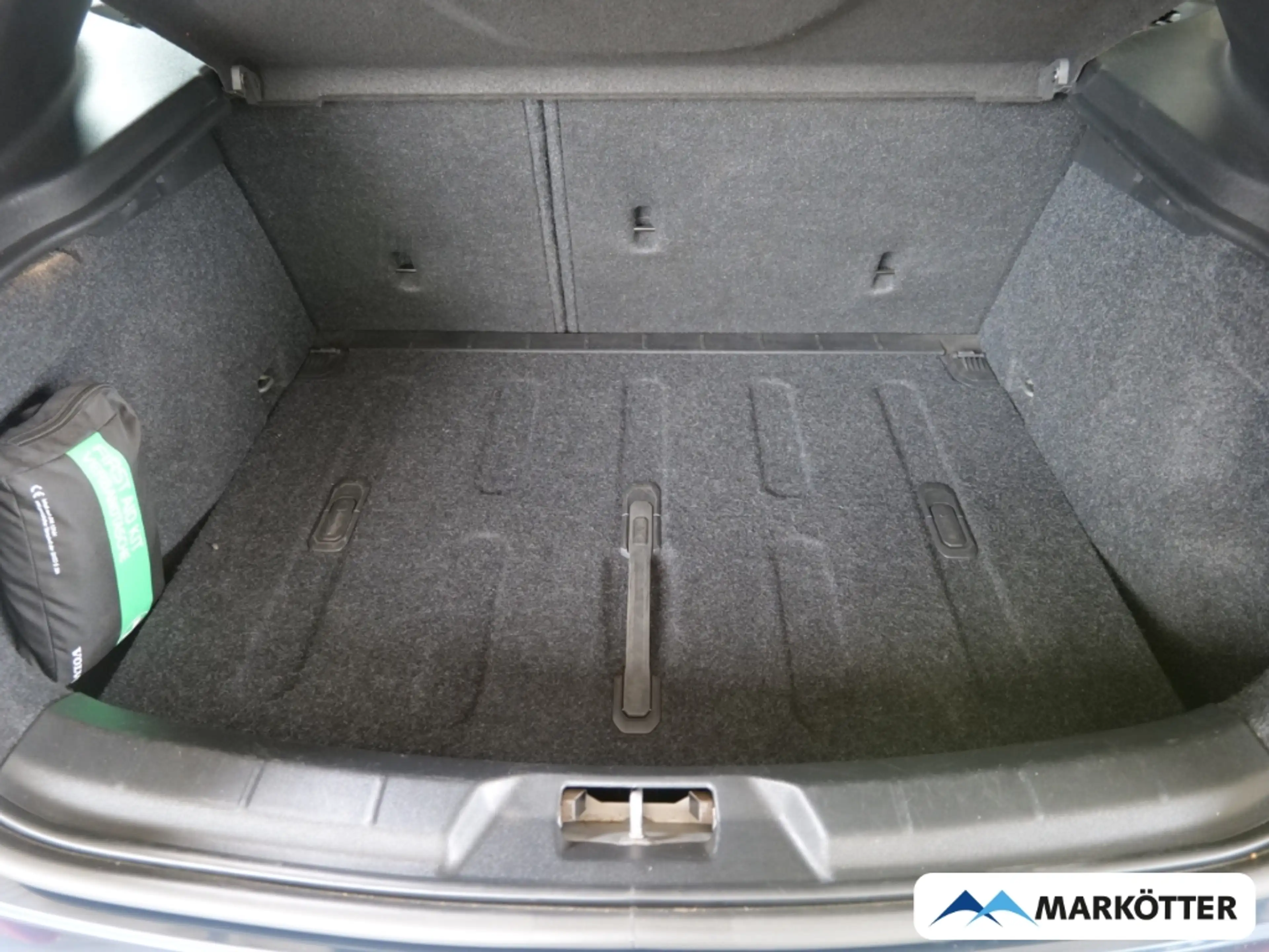 Volvo V40 D2 Momentum /Kamera/2x PDC/Scheckheftgepflegt/ — photo 10