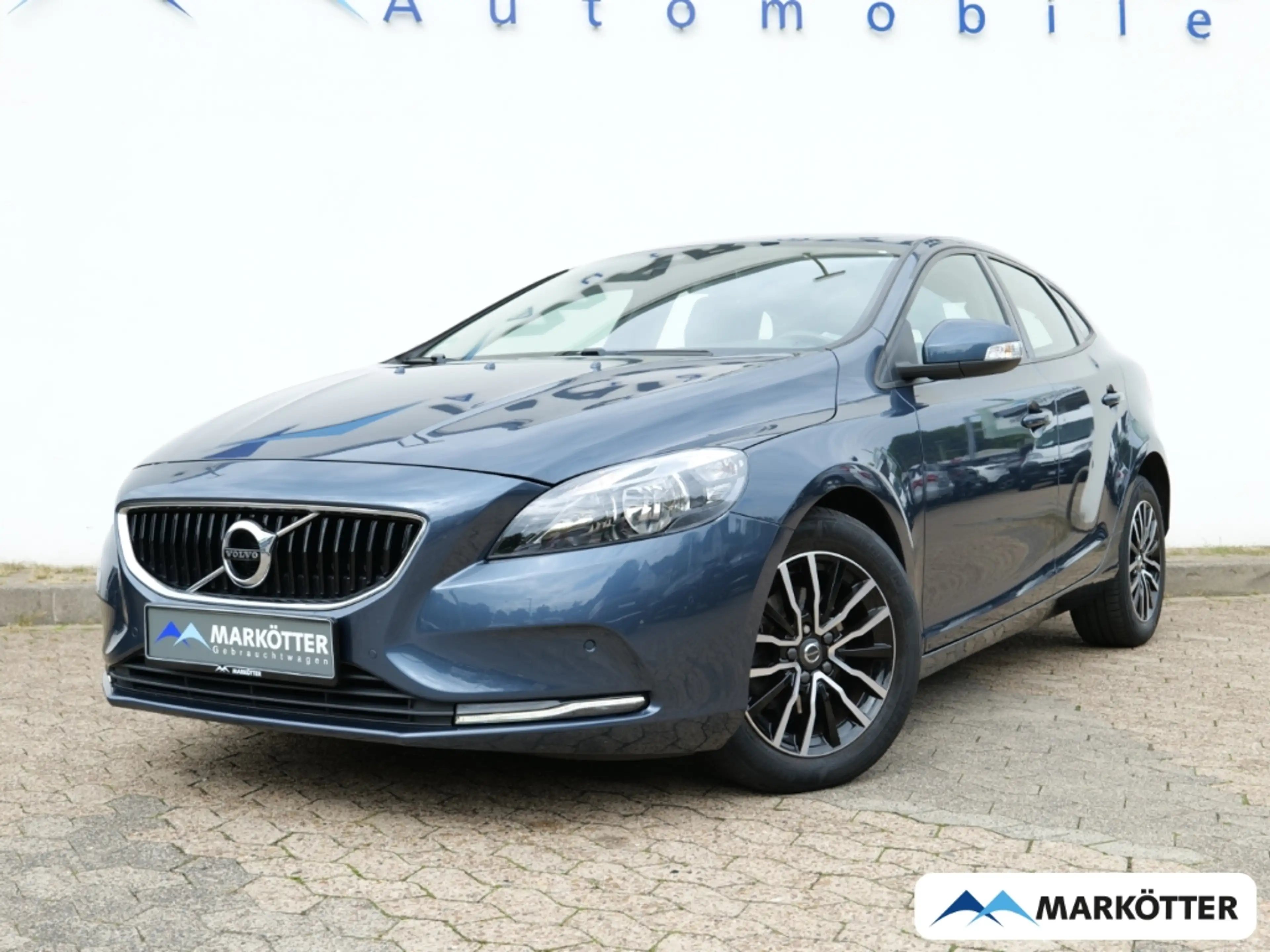 Volvo V40 D2 Momentum /Kamera/2x PDC/Scheckheftgepflegt/
