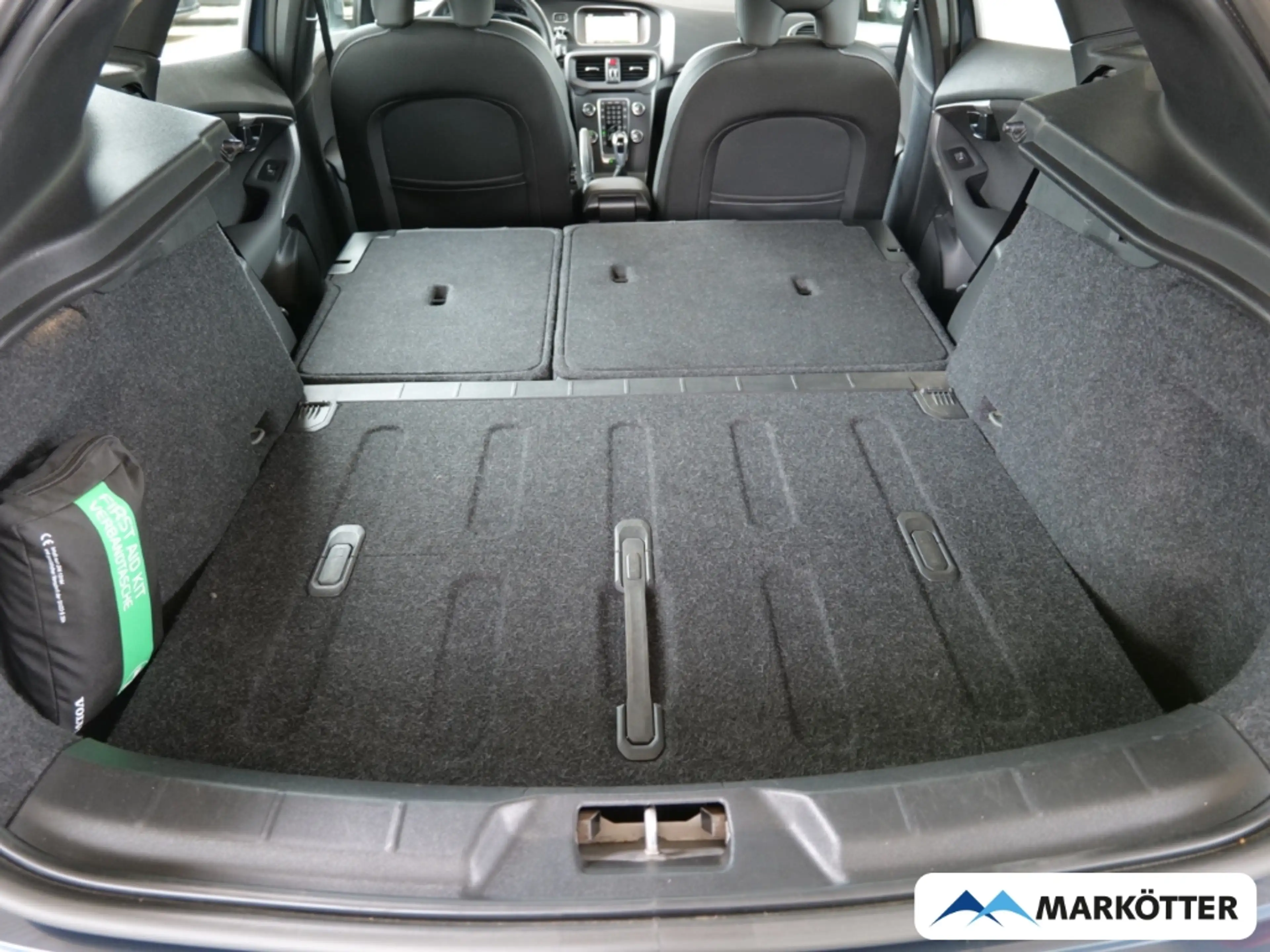 Volvo V40 D2 Momentum /Kamera/2x PDC/Scheckheftgepflegt/ — photo 9