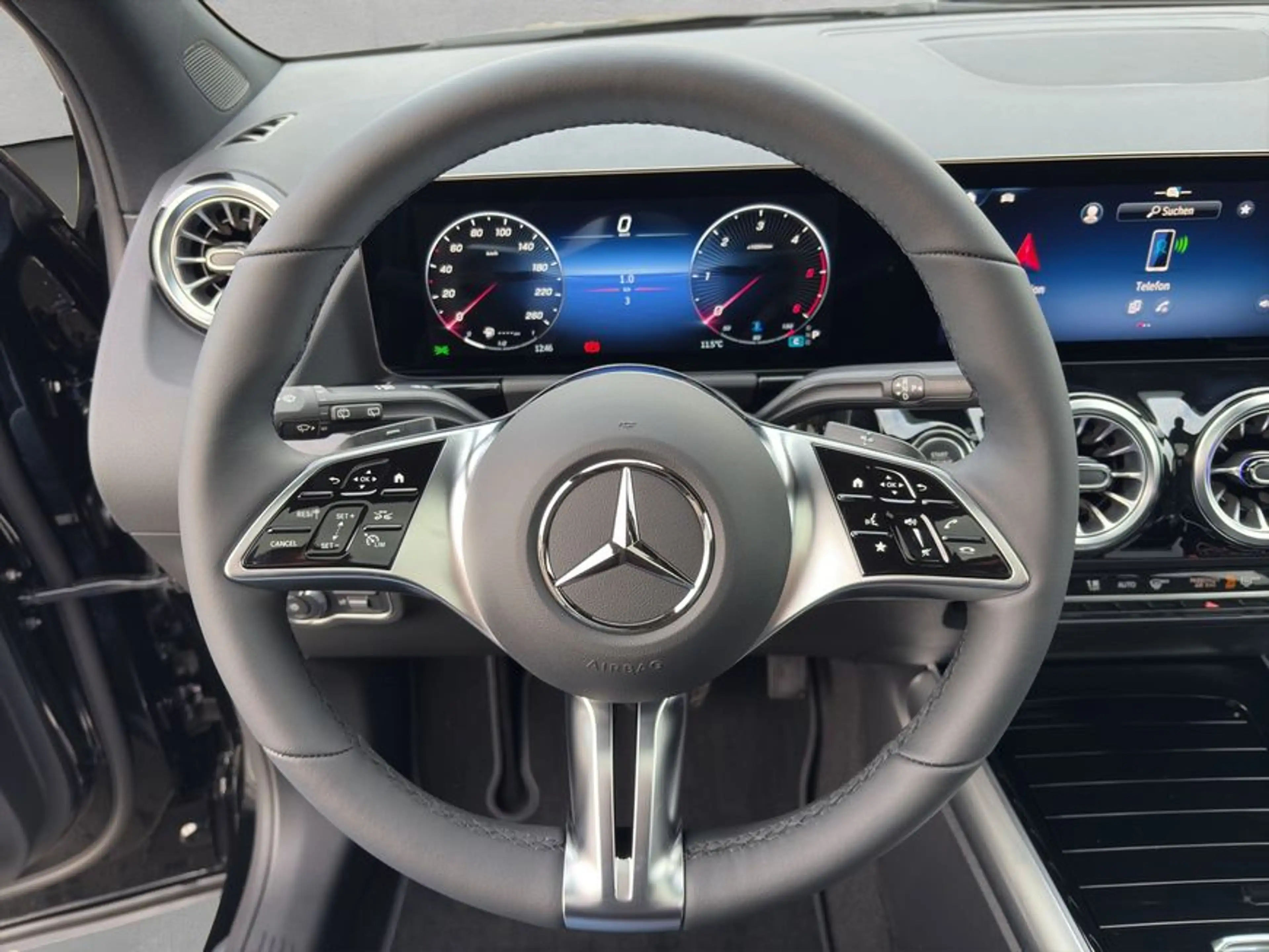 Mercedes-Benz GLA 180 GLA — photo 11