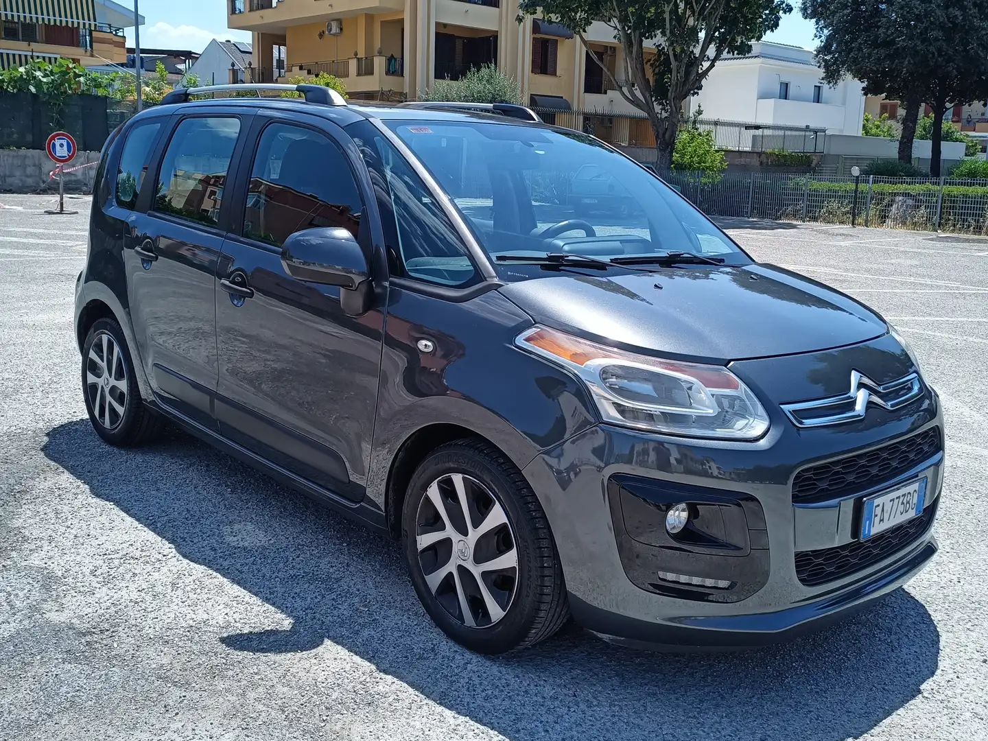 Citroen C3 C3 Picasso Picasso 1.6 hdi 16v Exclusive FL Gris - 1