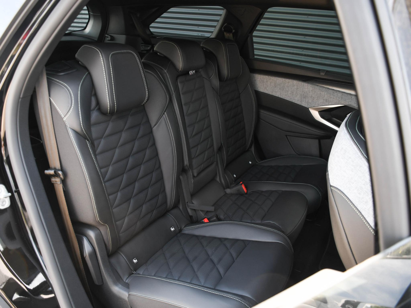 Peugeot 5008 GT Exclusive 1.2 Hybrid 145pk Automaat 7-Persoons — photo 11
