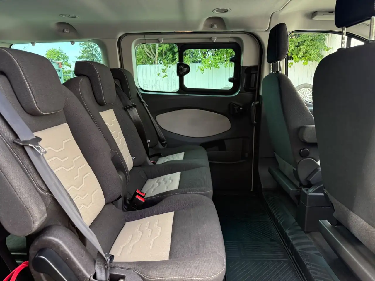 FORD TOURNEO CUSTOM 2.2 TDCI 155CH - TITANIUM - 8 PLACES - ATTELAGE - BVM - CAMÉRA DE RECUL