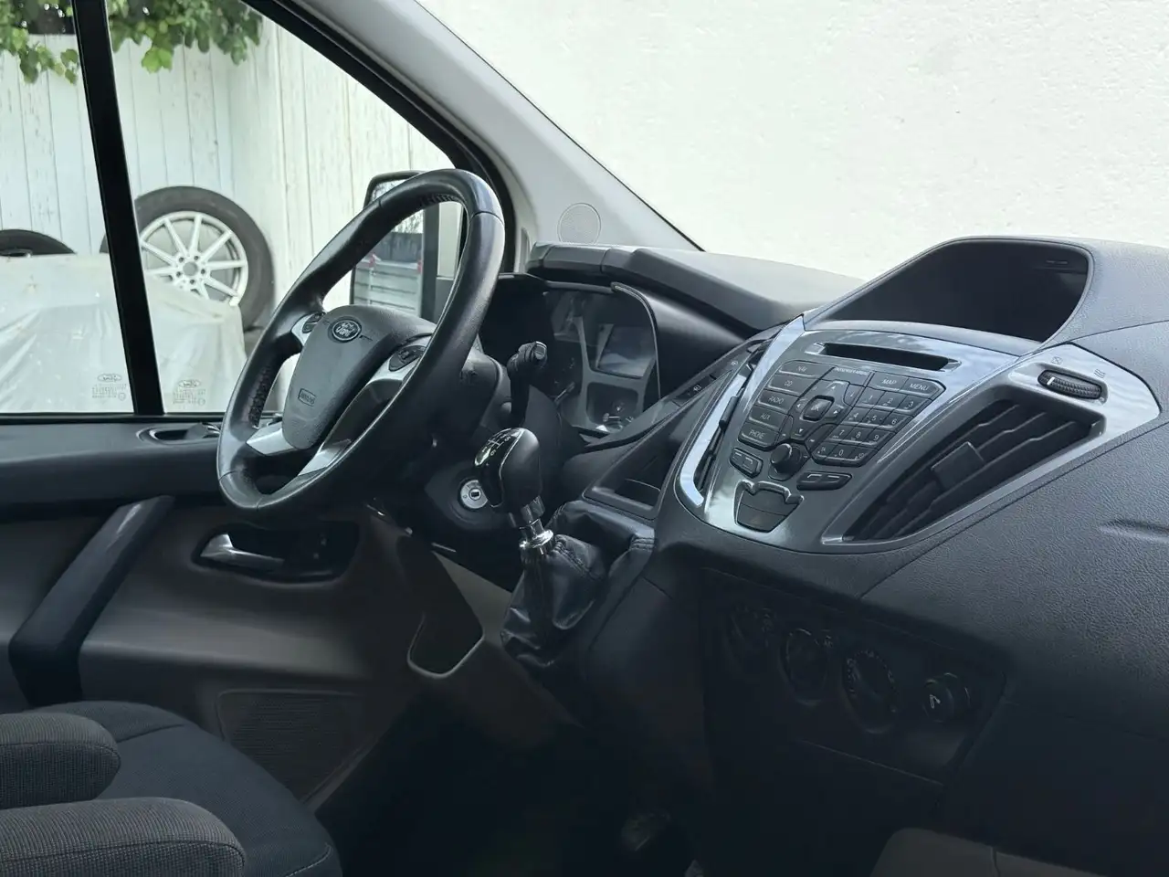 FORD TOURNEO CUSTOM 2.2 TDCI 155CH - TITANIUM - 8 PLACES - ATTELAGE - BVM - CAMÉRA DE RECUL