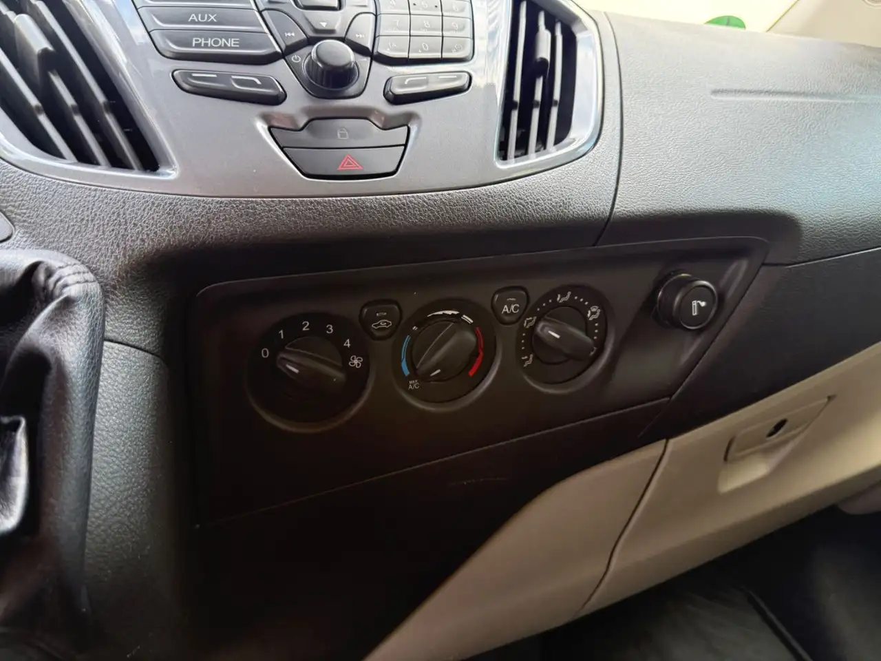 FORD TOURNEO CUSTOM 2.2 TDCI 155CH - TITANIUM - 8 PLACES - ATTELAGE - BVM - CAMÉRA DE RECUL