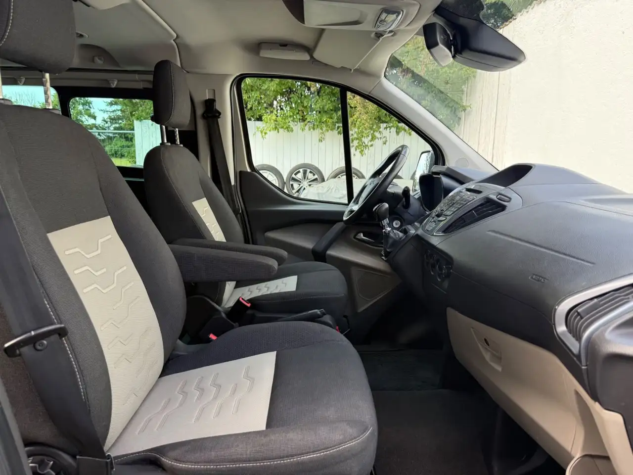 FORD TOURNEO CUSTOM 2.2 TDCI 155CH - TITANIUM - 8 PLACES - ATTELAGE - BVM - CAMÉRA DE RECUL