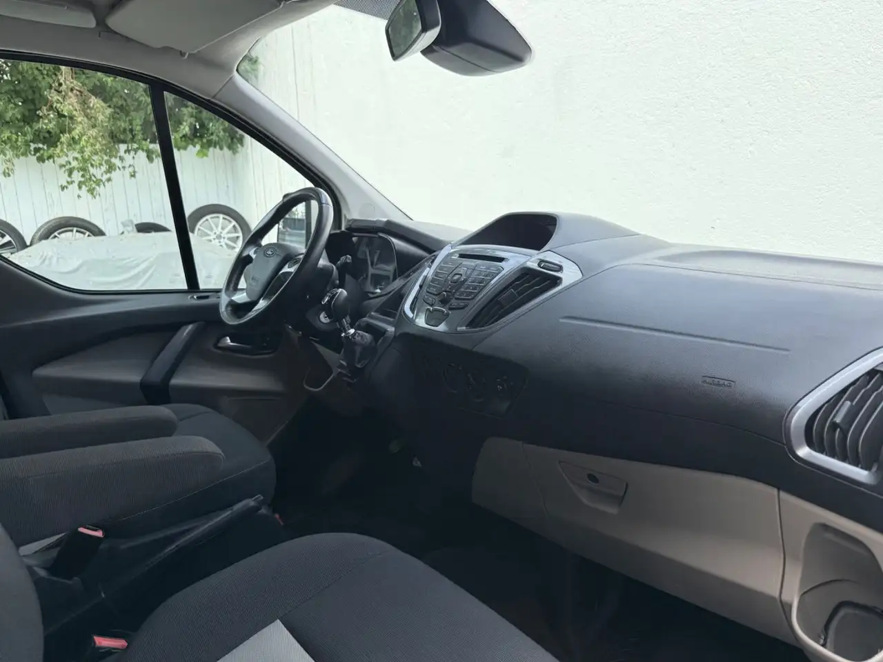 FORD TOURNEO CUSTOM 2.2 TDCI 155CH - TITANIUM - 8 PLACES - ATTELAGE - BVM - CAMÉRA DE RECUL