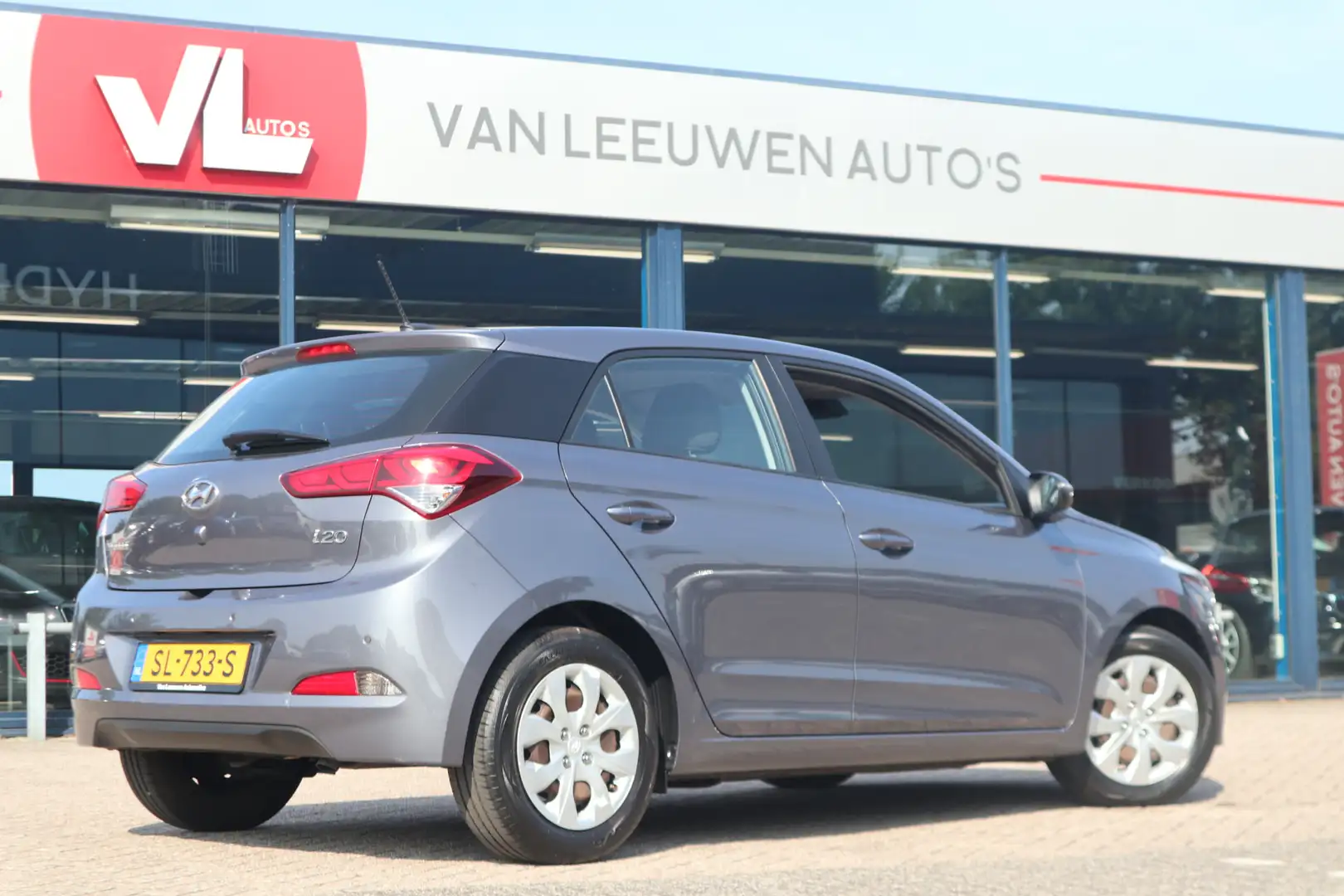 Hyundai i20 1.0 T-GDI Comfort | Navigatie | Camera | Climate C Grijs - 2