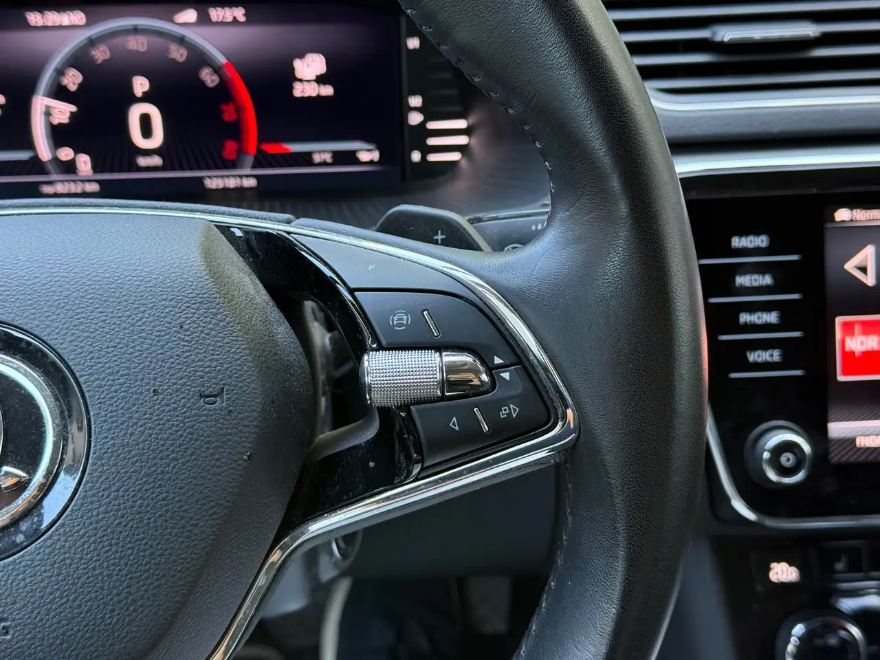 Skoda Superb Combi 1.4 TSI iV Business Edition Plus Plug In Hyb, миниатюра 21