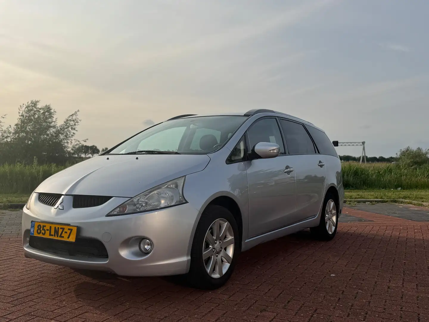 Mitsubishi Grandis Grandis 2.4-16V Limited LPG-G3 Stříbrná - 1