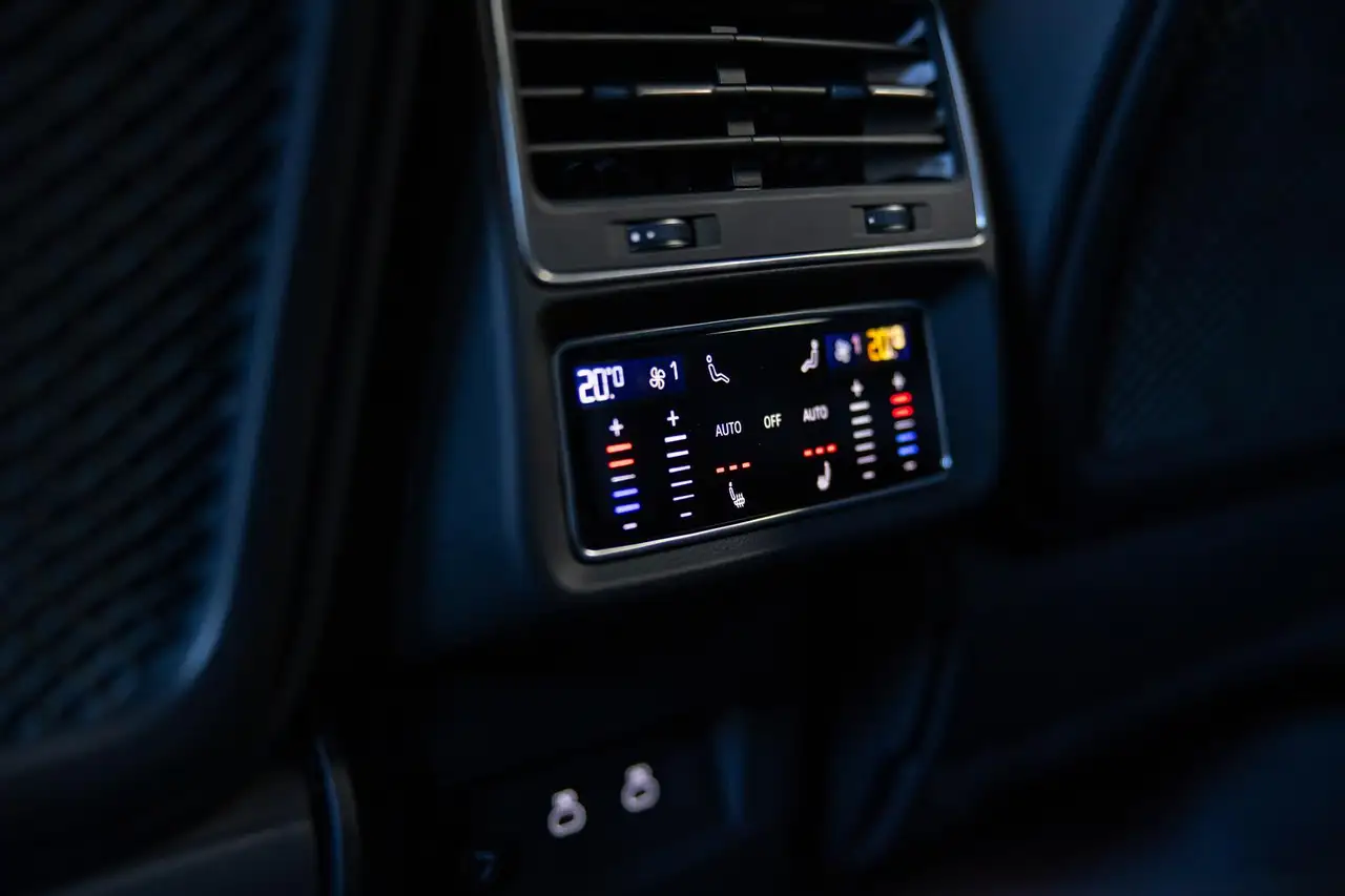 Audi SQ8 4.0 TFSI quattro AHK PANO B&O STHZ FACELIFT 16