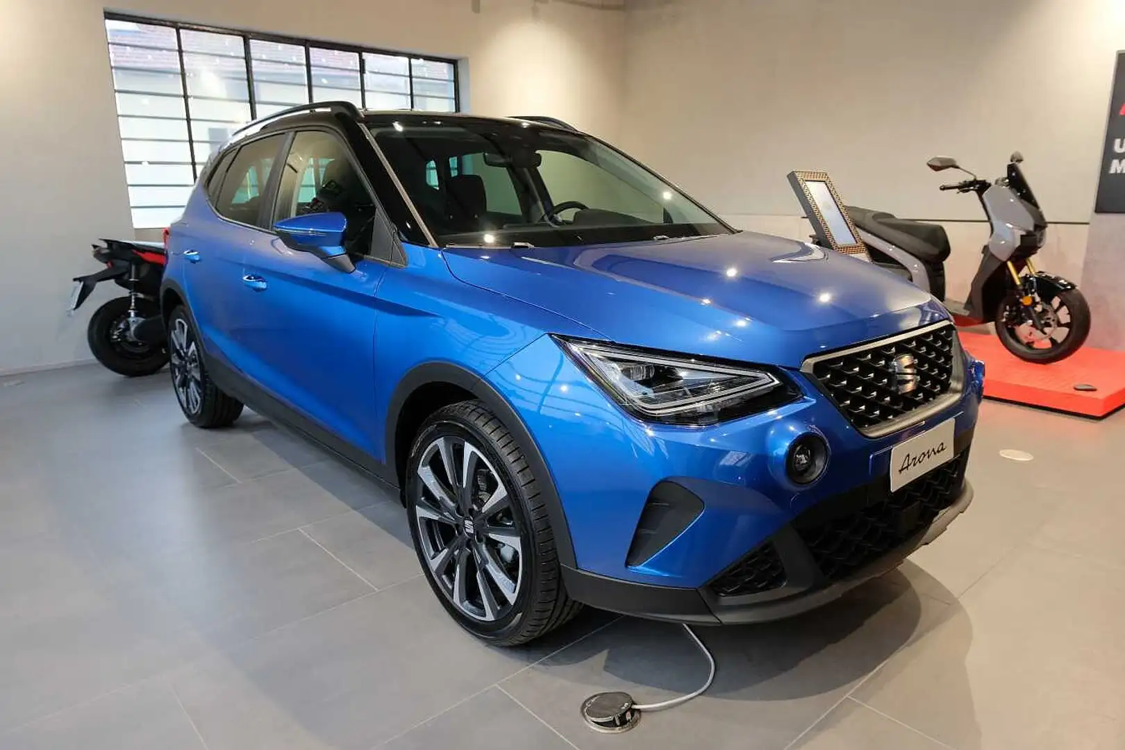 SEAT Arona 1.0 TSI 95cv Black Edition Blu/Azzurro - 1