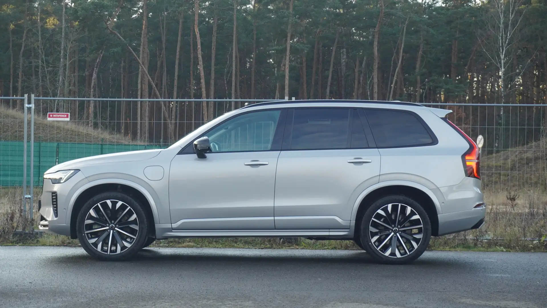 Volvo XC90 T8 Plus Dark Hybrid AWD Pano/360°/FourC/TWA/ACC Grau - 2