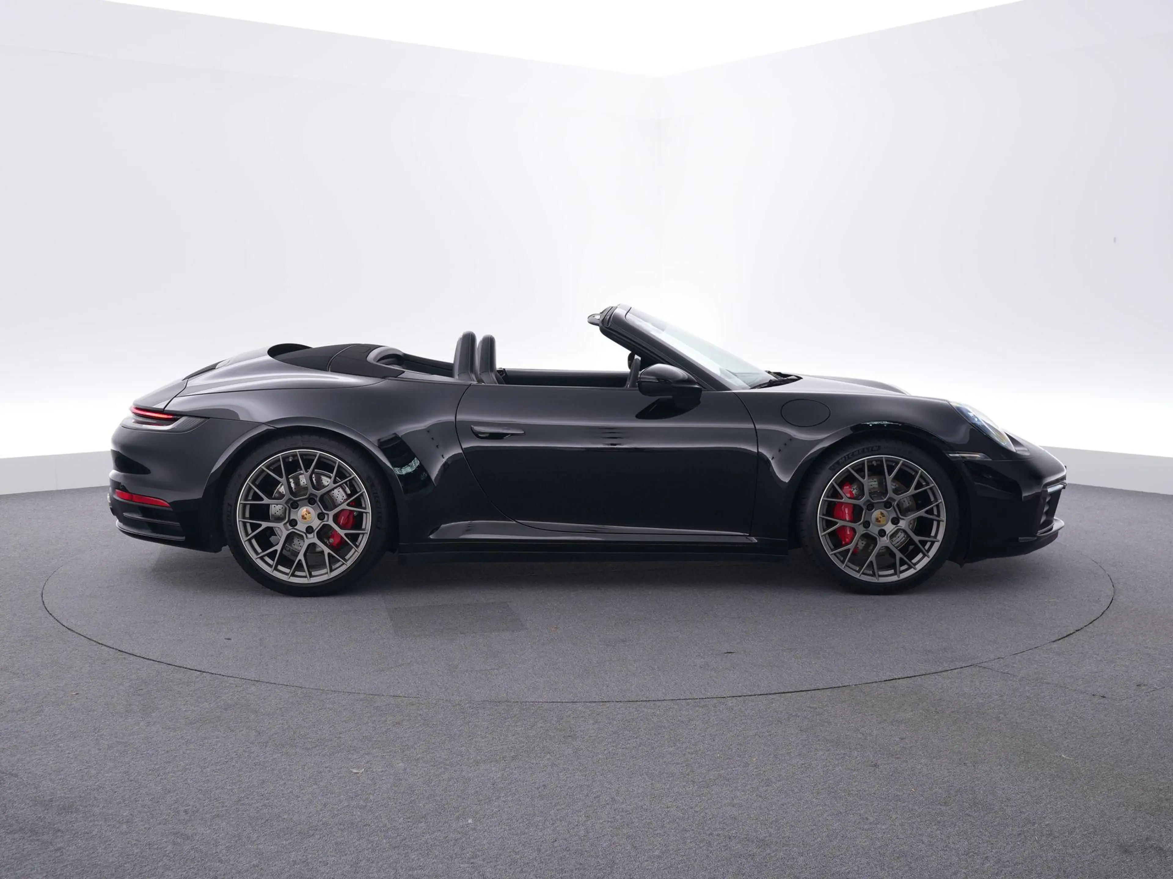 Porsche 992 Cabrio 3.0 Carrera S — photo 6
