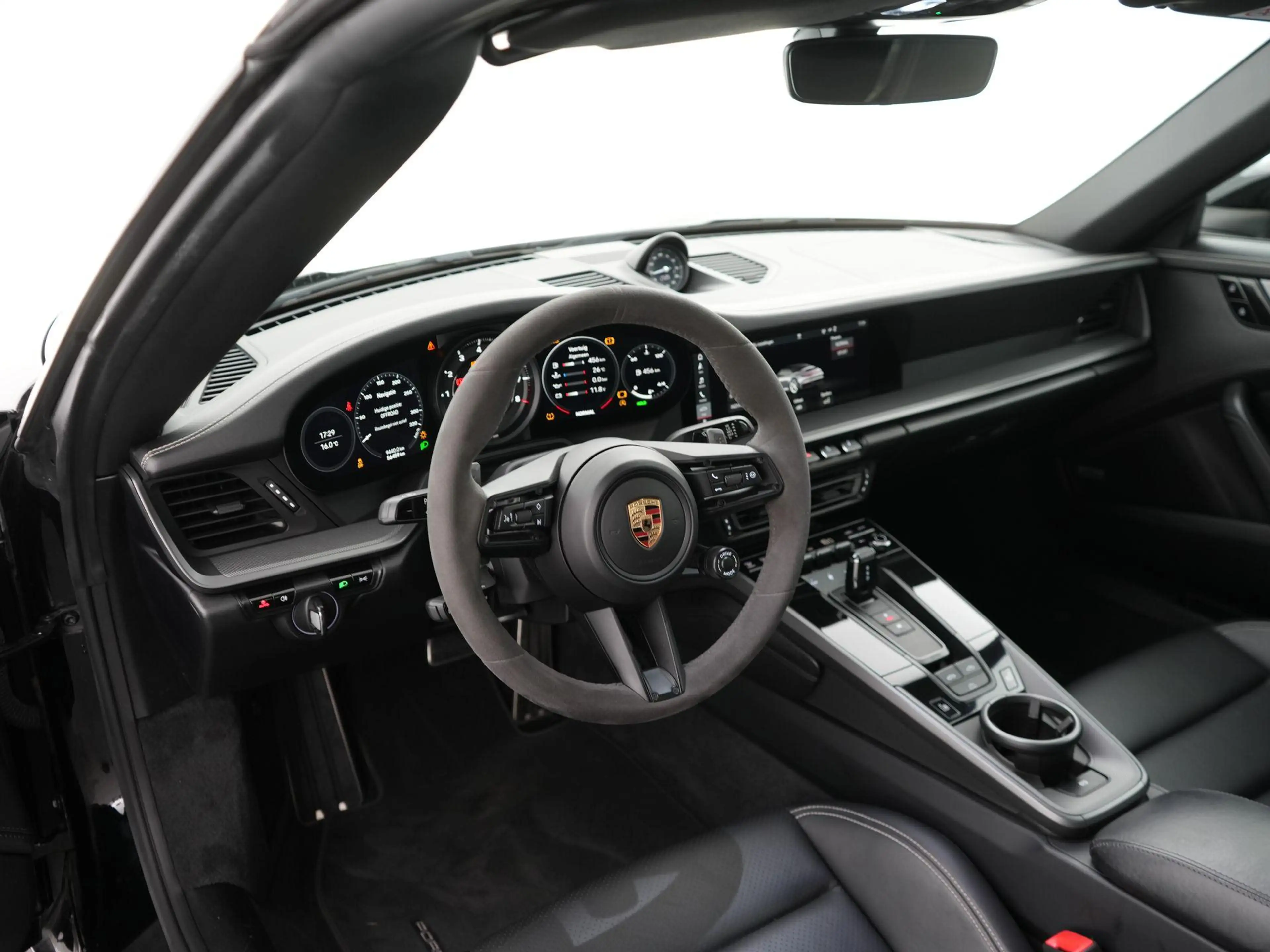 Porsche 992 Cabrio 3.0 Carrera S — photo 13