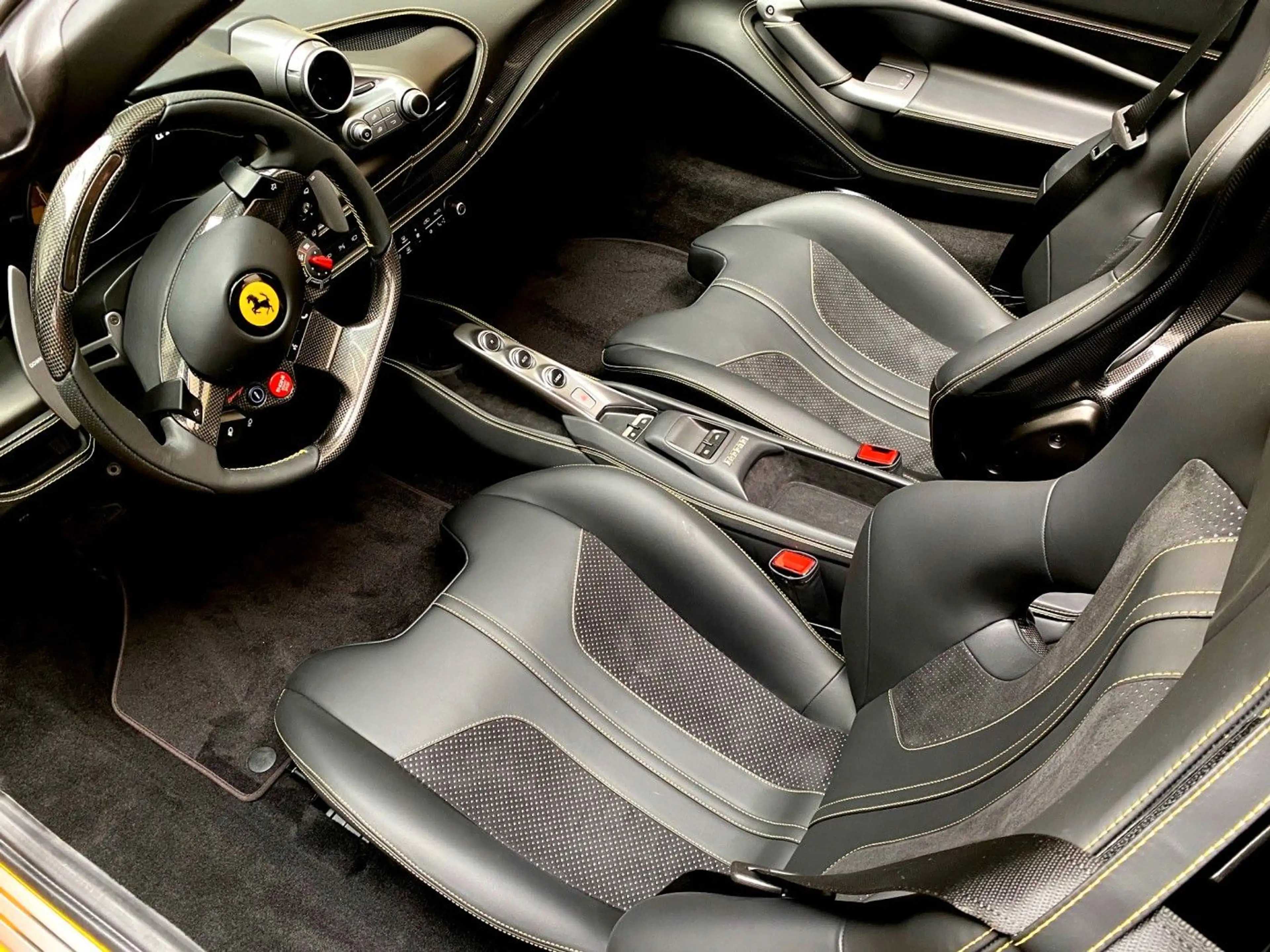 Ferrari F8 Spider Karbon Sitze R Kam Karbon LED Lenkrad — photo 4