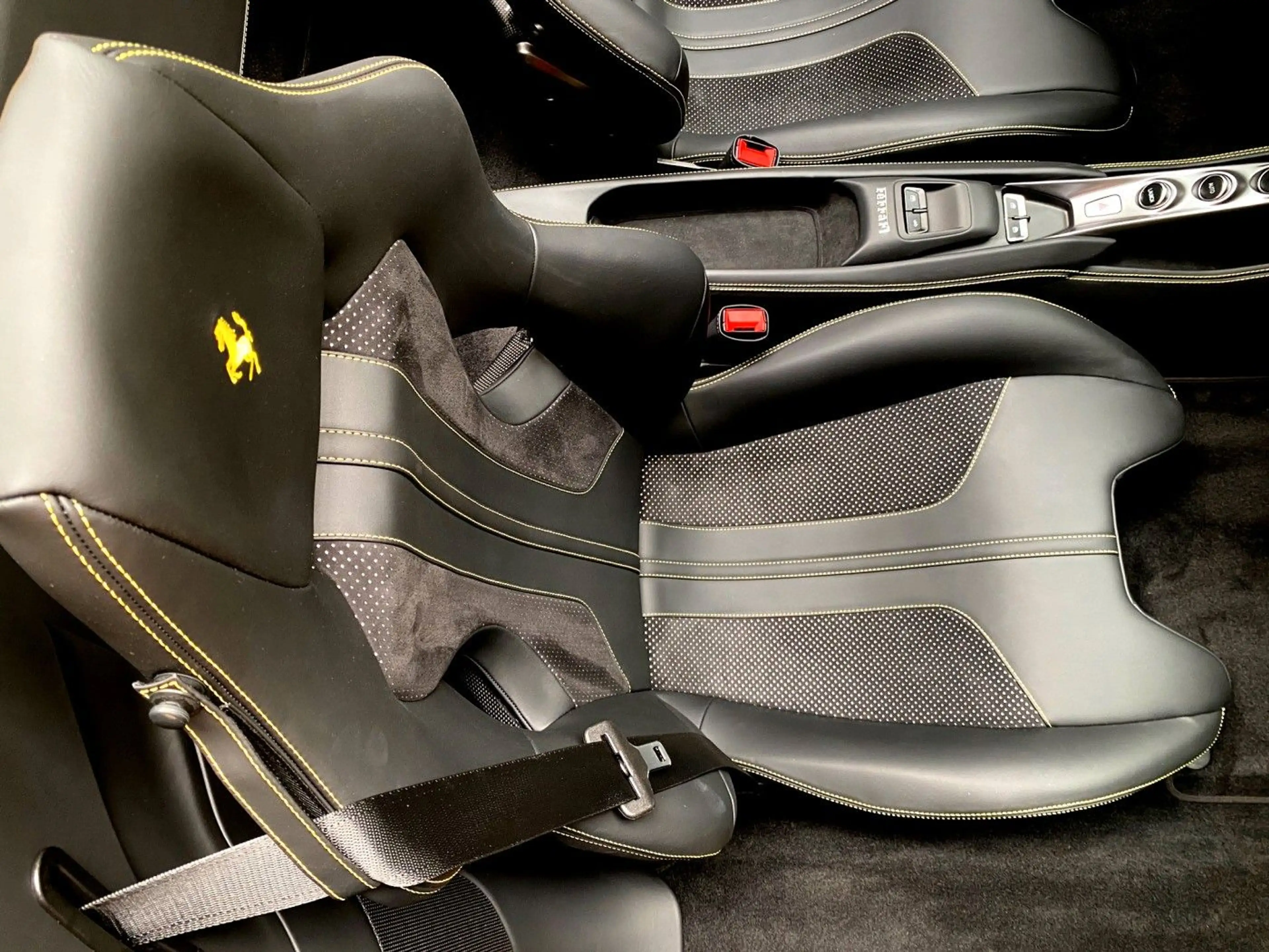 Ferrari F8 Spider Karbon Sitze R Kam Karbon LED Lenkrad — photo 12
