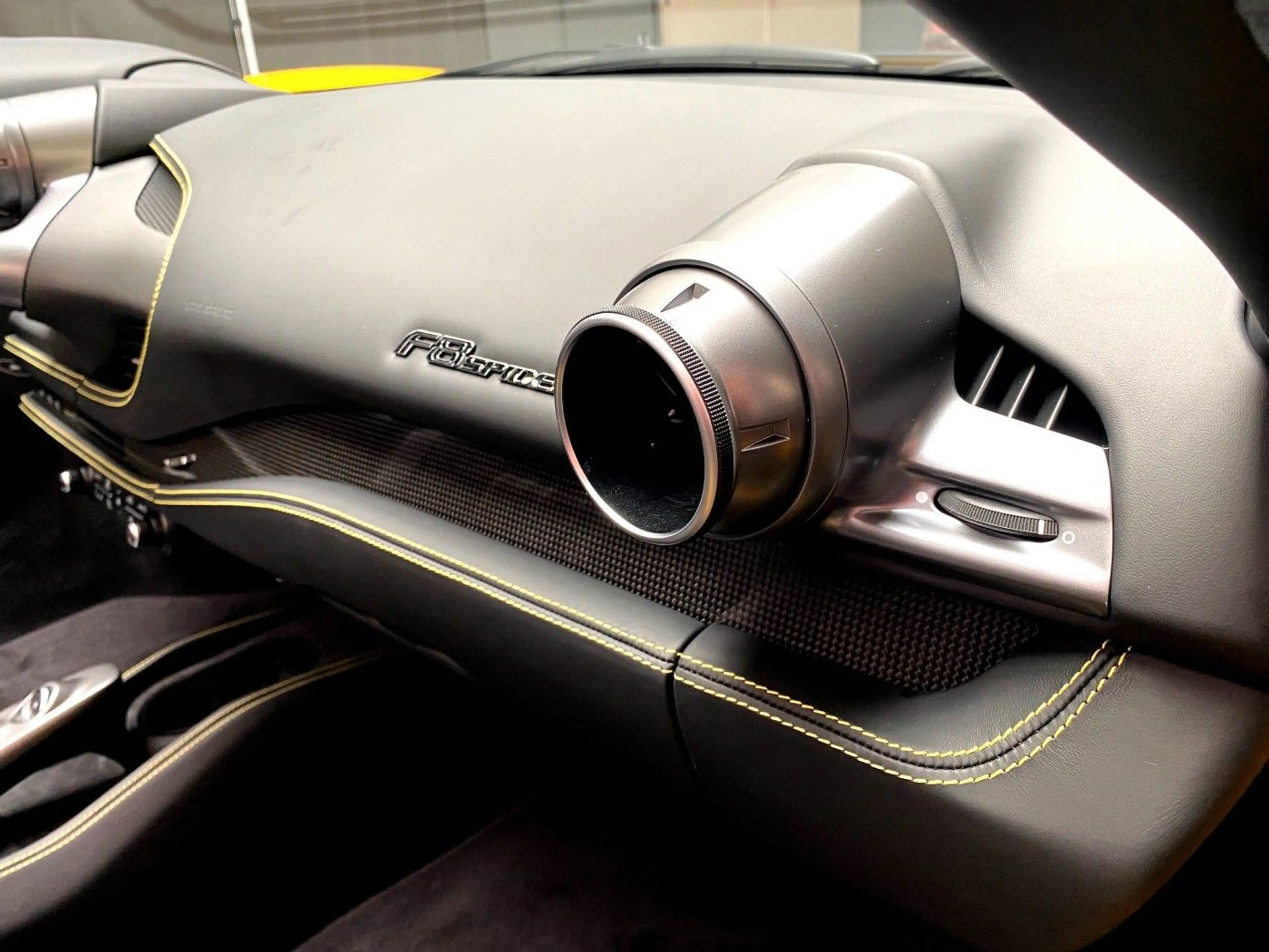 Ferrari F8 Spider Karbon Sitze R Kam Karbon LED Lenkrad — photo 11