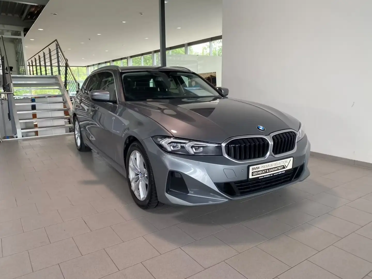 BMW 318 D Touring restyling 2023 Aut. Gris - 2