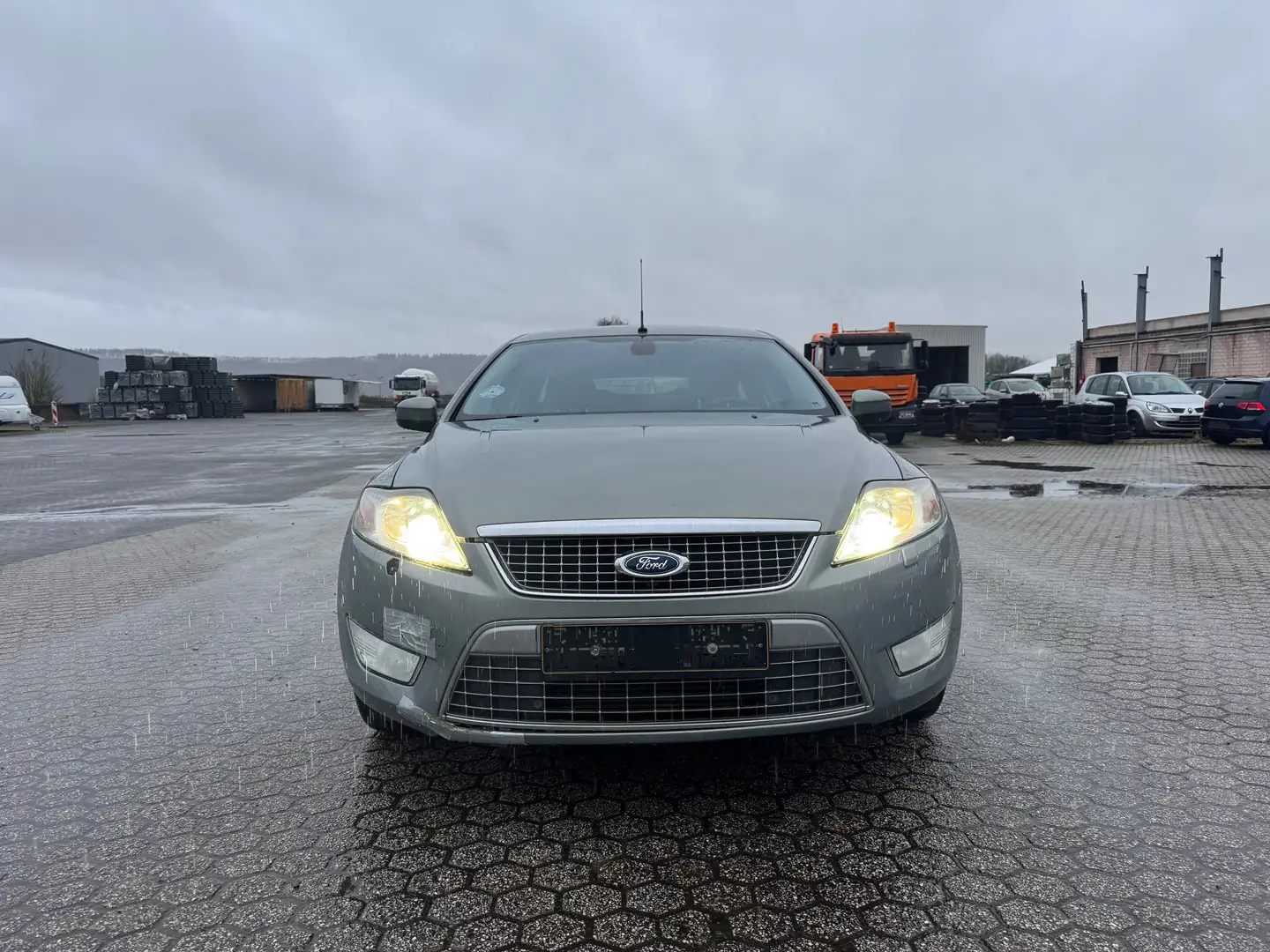 Ford Mondeo Titanium Grau - 1