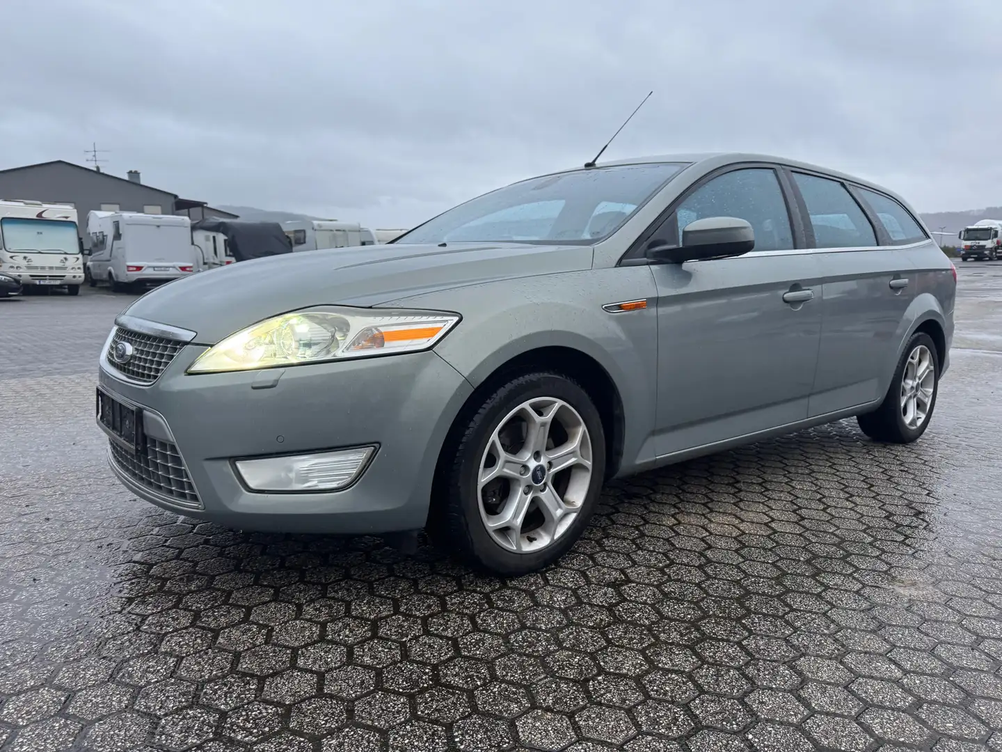 Ford Mondeo Titanium Grau - 2