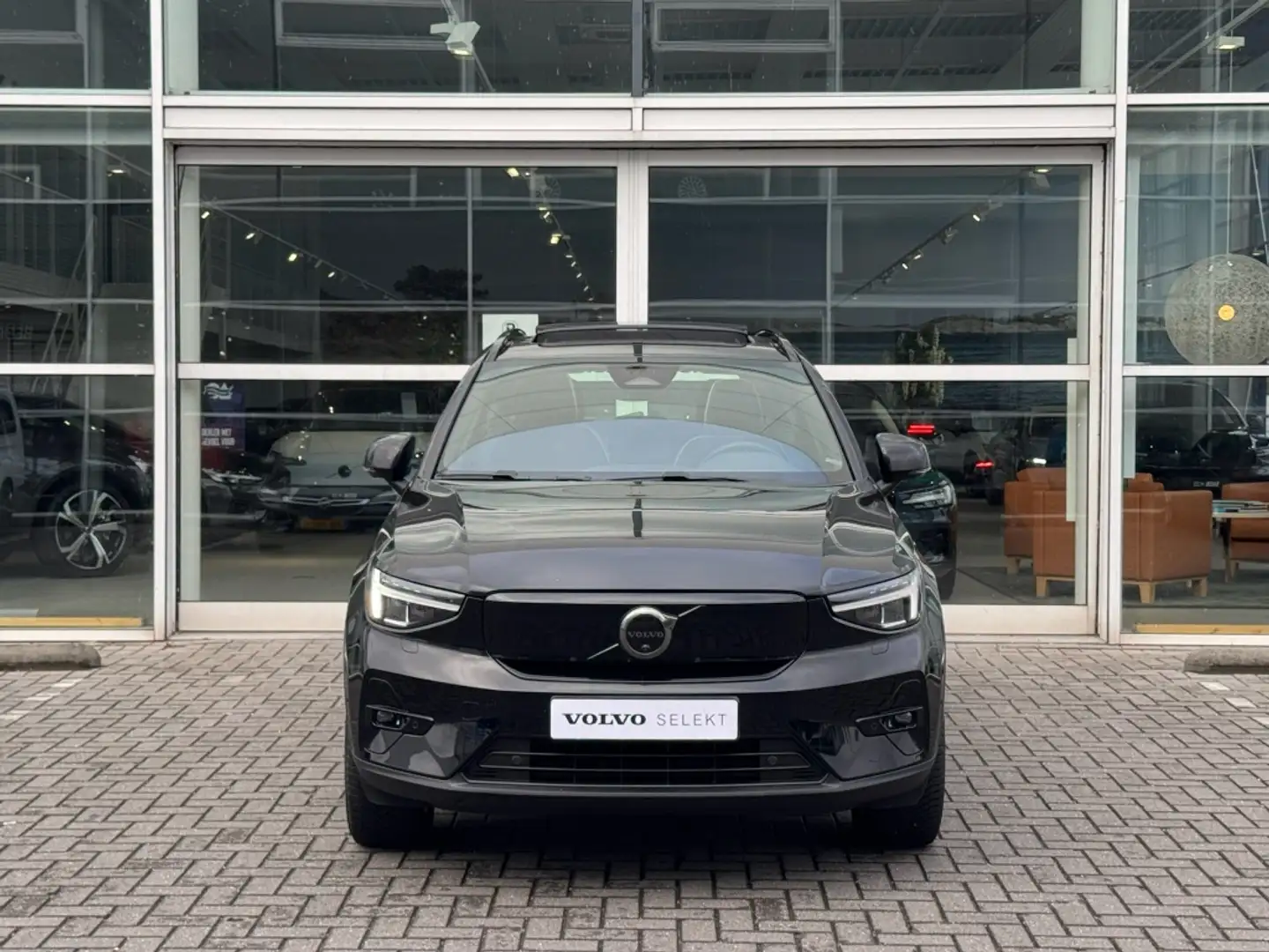 Volvo XC40 Recharge Ultimate 70KWH| Panodak| Adap.Cruise| 360 Schwarz - 2