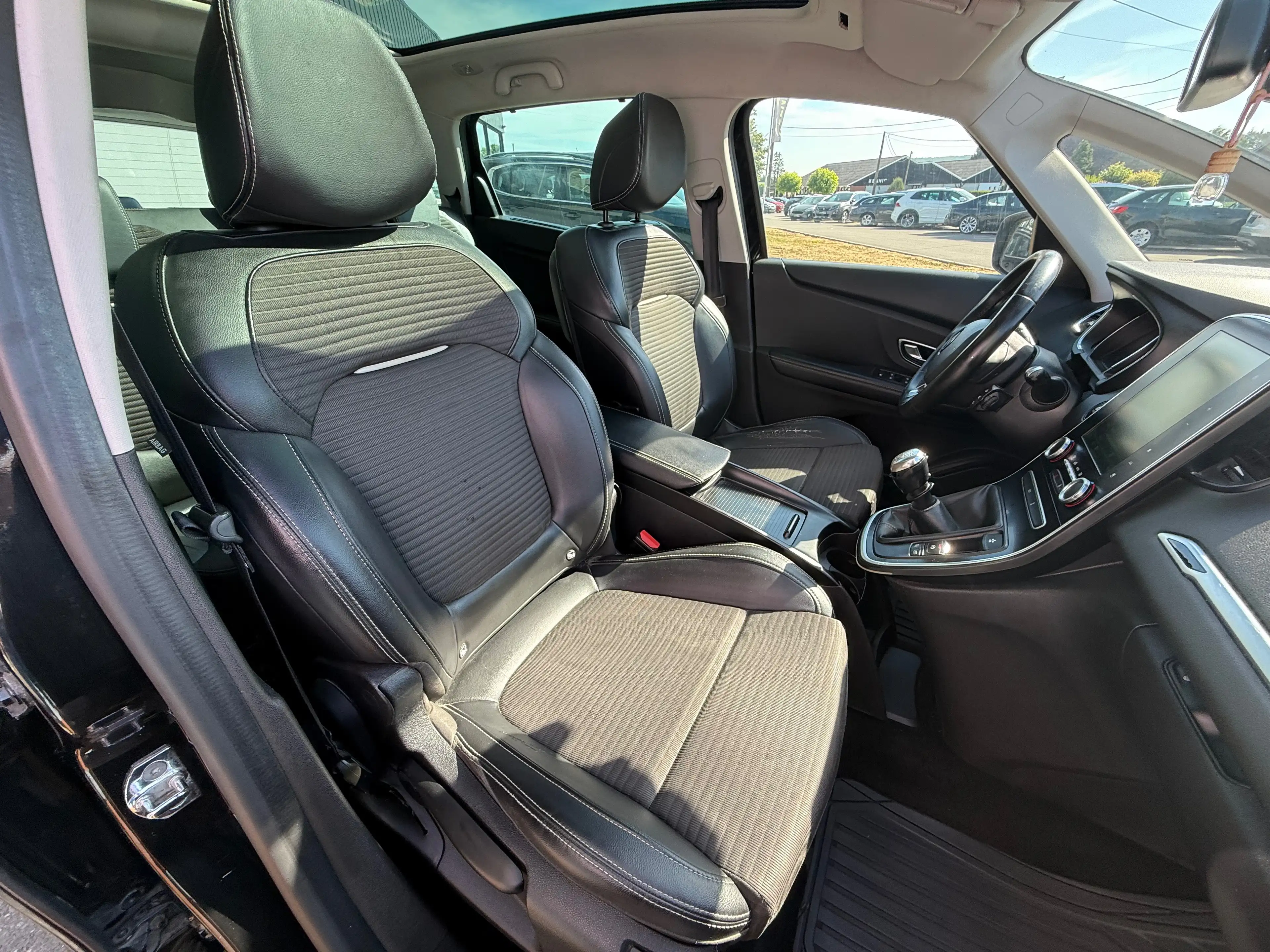Renault Grand Scenic Grand Scénic 1.6dCi 7 PLACES,CRUISE,GPS,CLIM,CAMÉRA… — photo 7