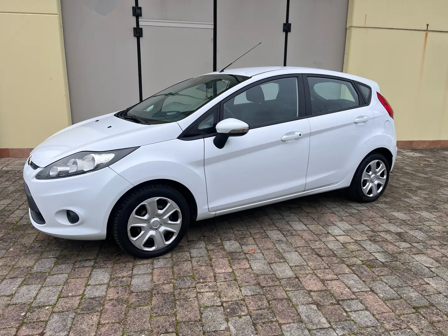 Ford Fiesta Fiesta 5p 1.2 16v + 82cv Bianco - 2