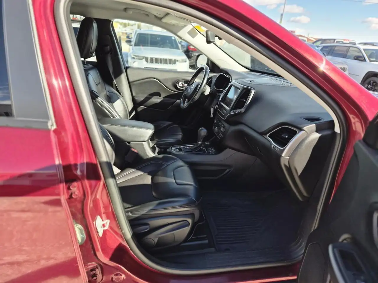 Jeep Cherokee снимка Jeep Cherokee