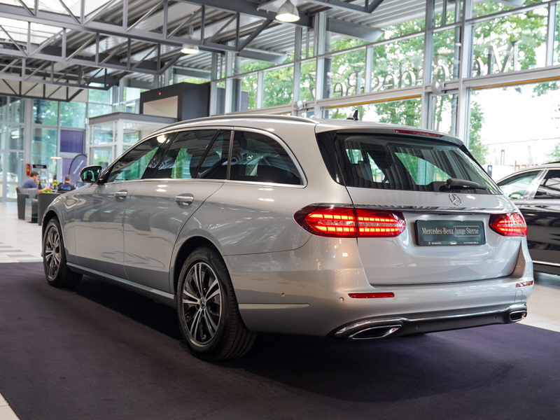 Mercedes-Benz E 220 E 220 d T AVANTGARDE CarPlay Kamera Spur Totwink — photo 5
