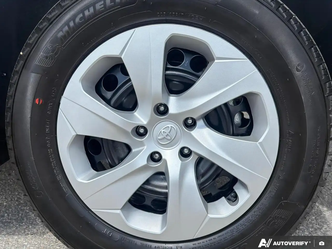 Toyota RAV 4 снимка Toyota RAV 4