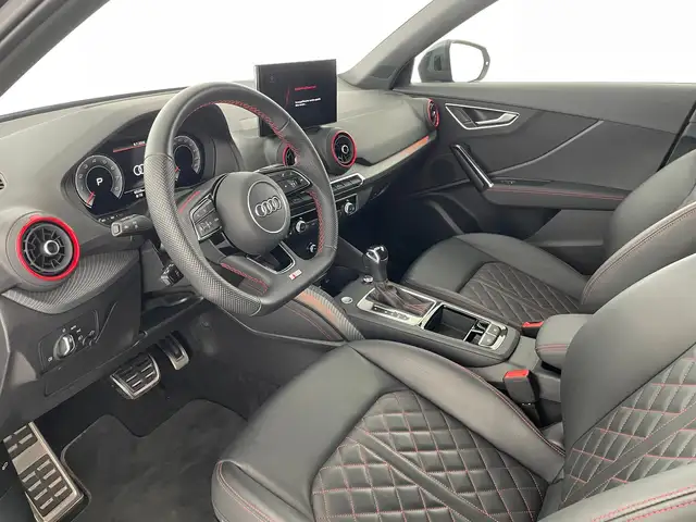 Audi Q2 view 8
